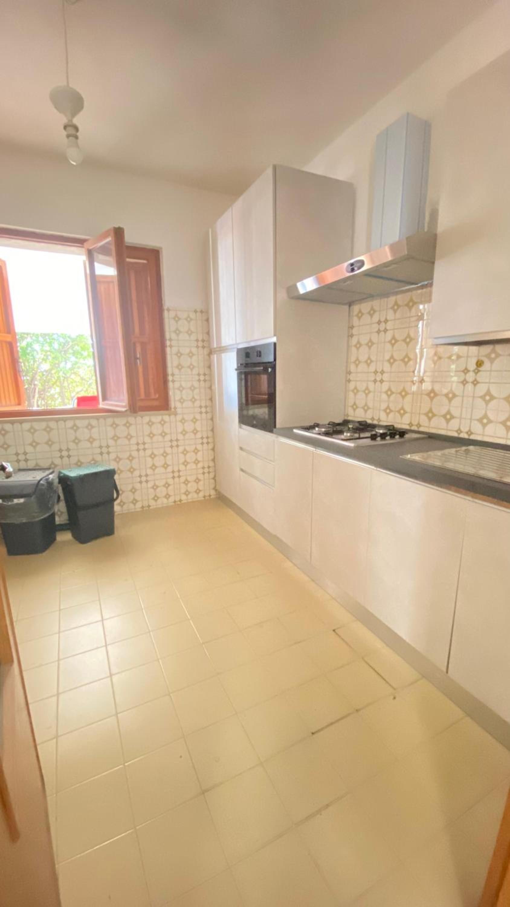 Apartment with veranda and garden 20 meters from the sea view 3