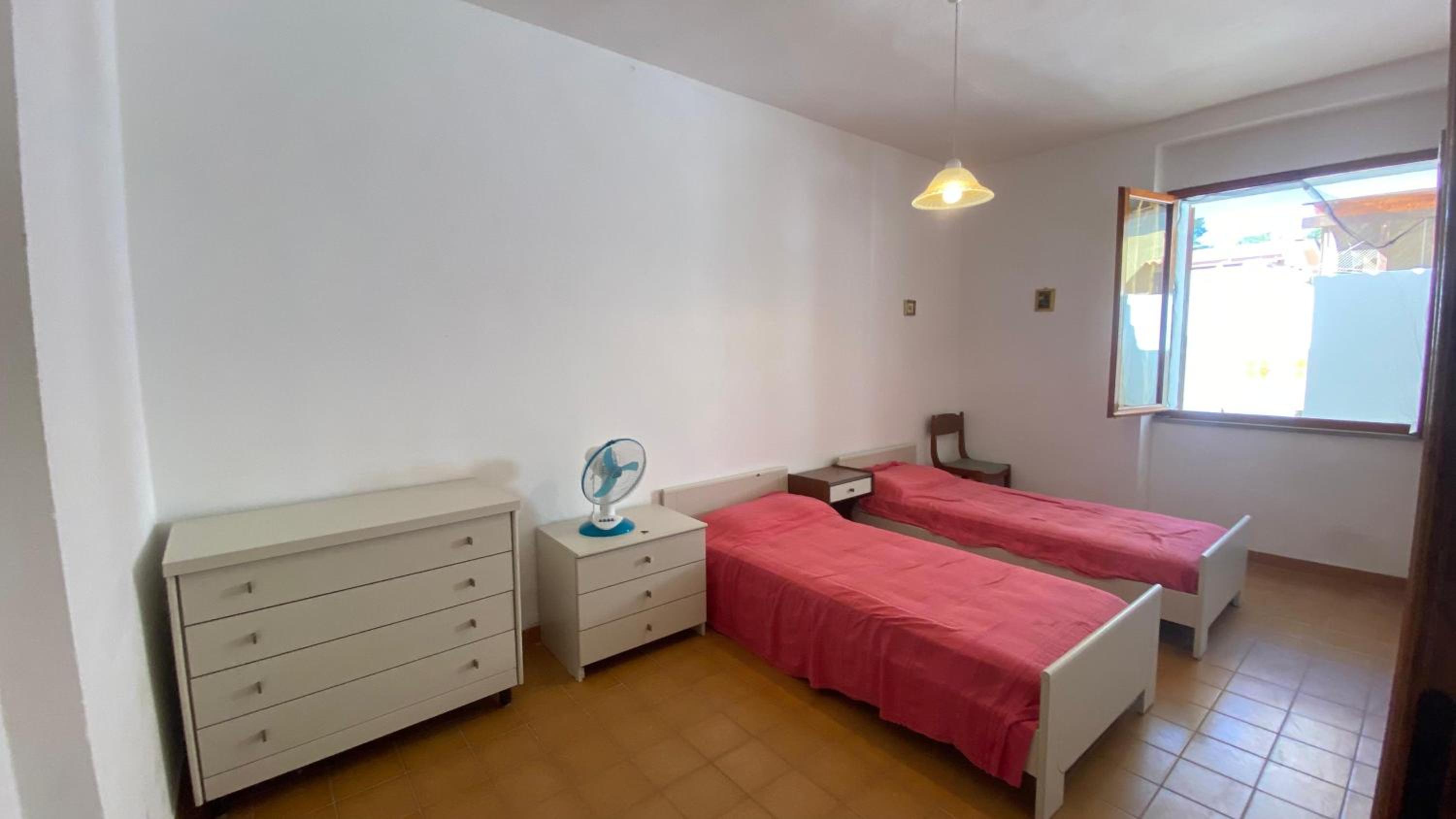 Apartment with veranda and garden 20 meters from the sea view 4