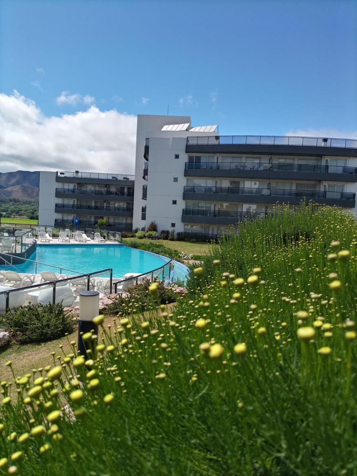 Hermoso departamento en complejo de categoría!!