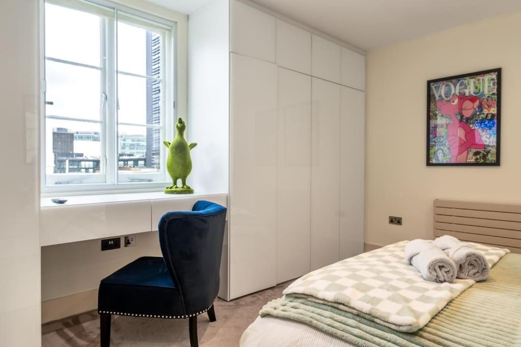 Stunning 3 Bed 2 Bath Penthouse in Central London
