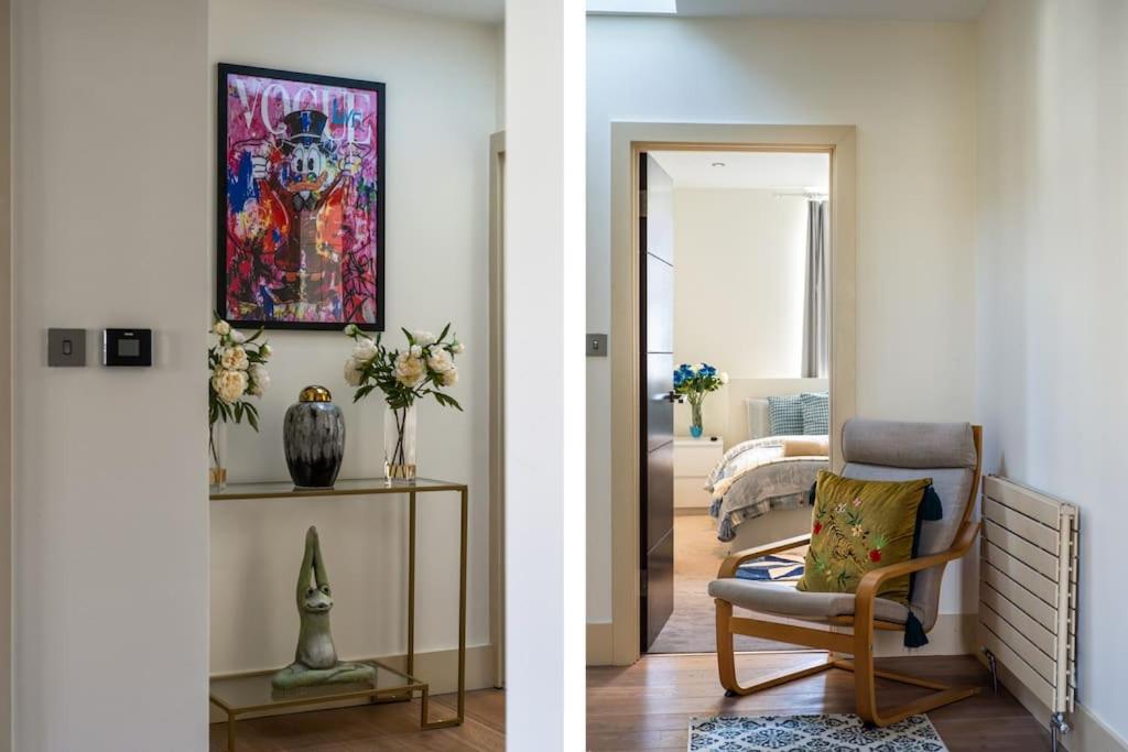 Stunning 3 Bed 2 Bath Penthouse in Central London