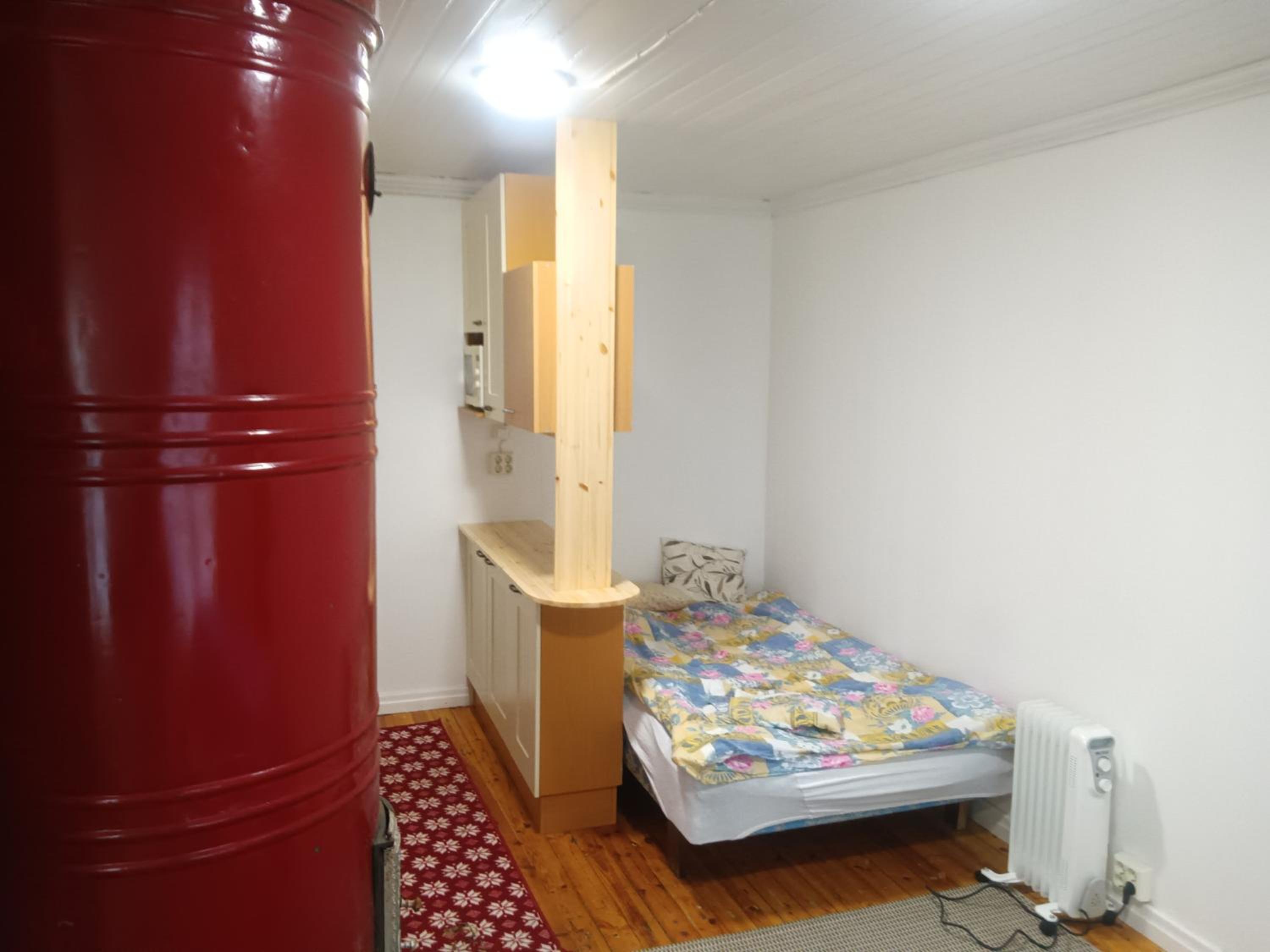 Pieni asunto 25m2 vanhassa puukerrostalossa min 2 yötä