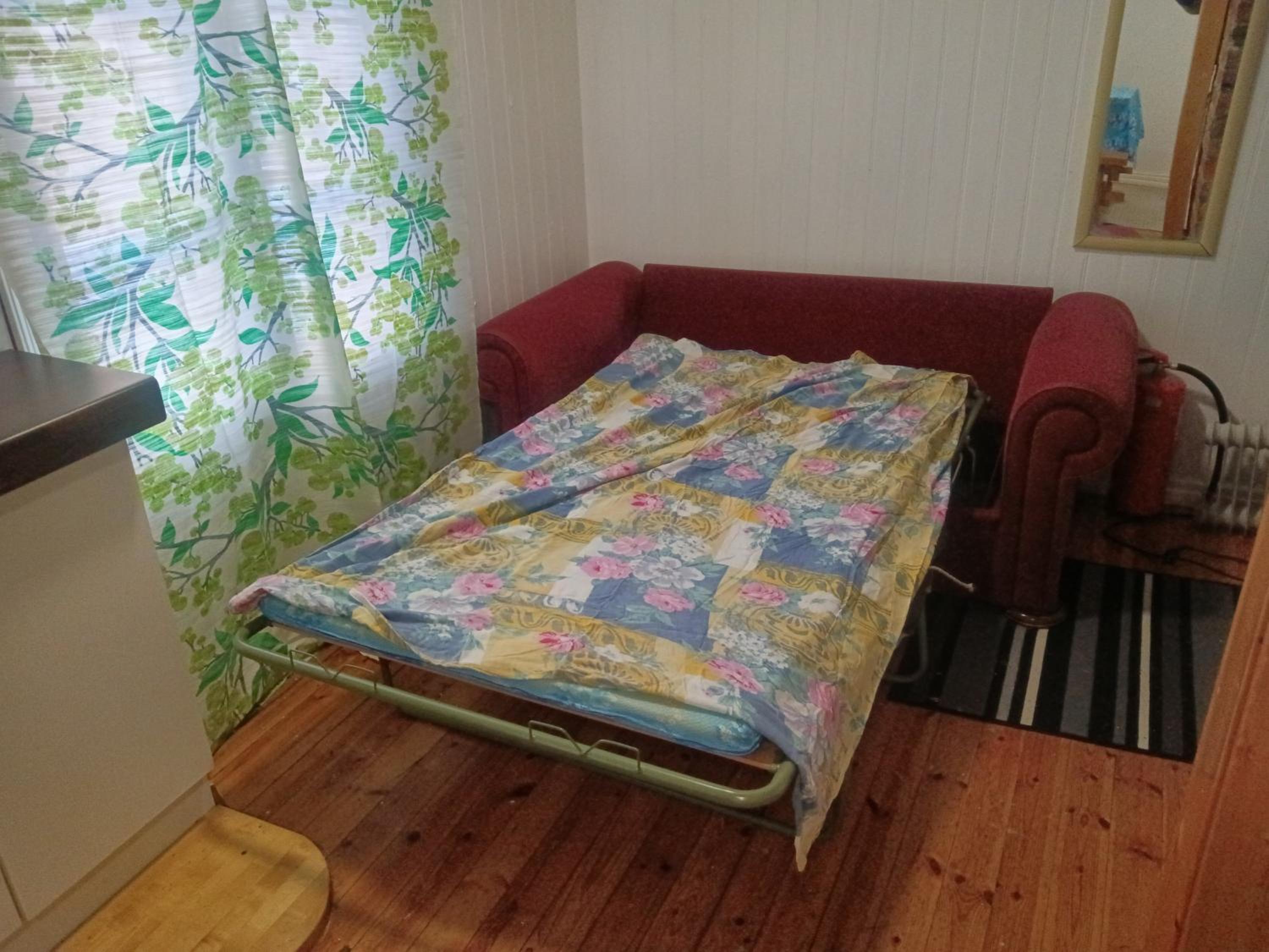Pieni asunto 25m2 vanhassa puukerrostalossa min 2 yötä