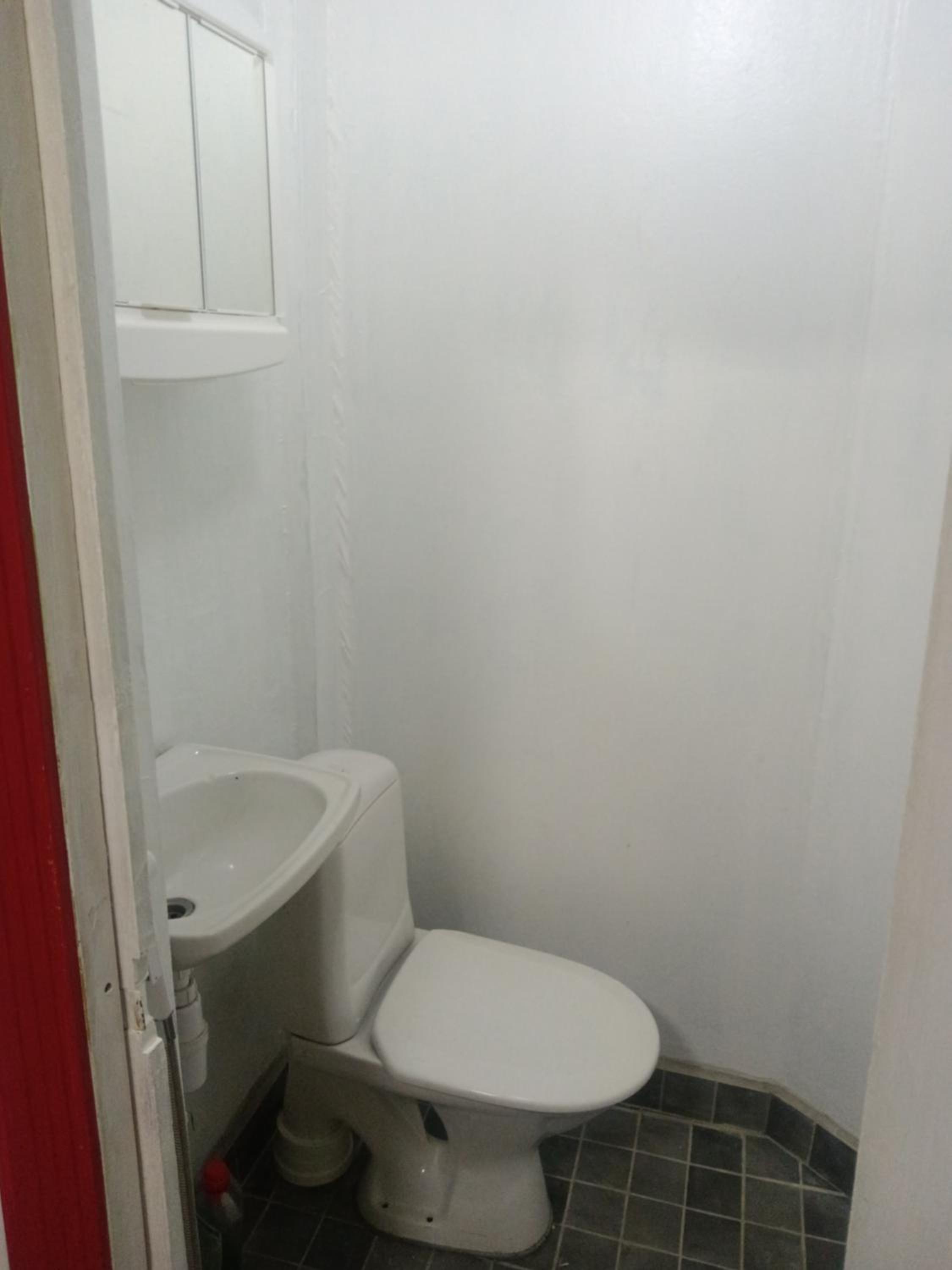 Pieni asunto 25m2 vanhassa puukerrostalossa min 2 yötä