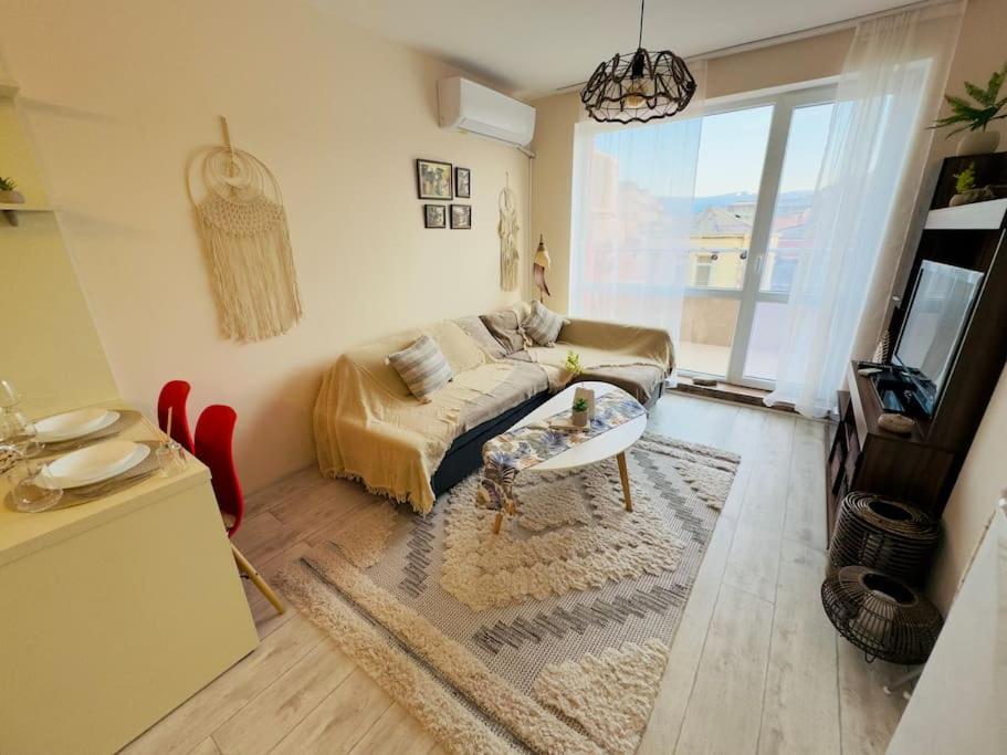 Boho Apartment Plovdiv with Private Parking Space