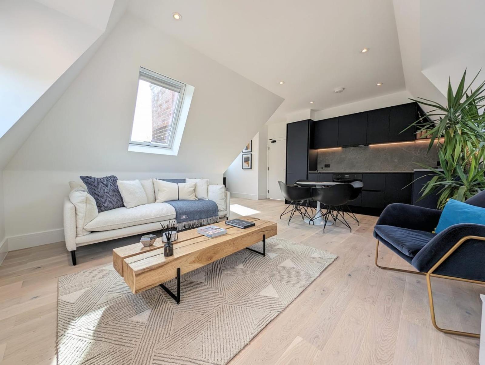 2BR flat in Greater London with free parking view 4