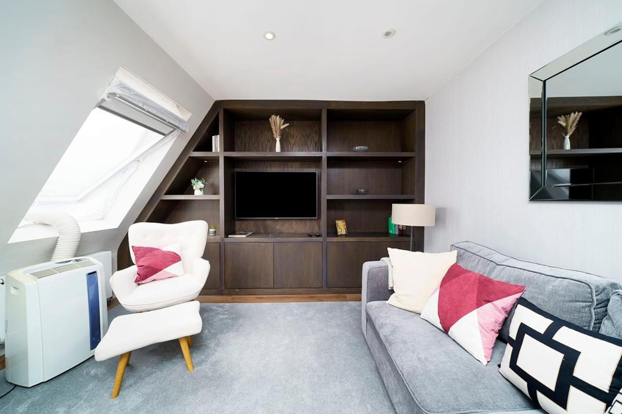 Stunning 2BR Flat in Prime London Location view 4