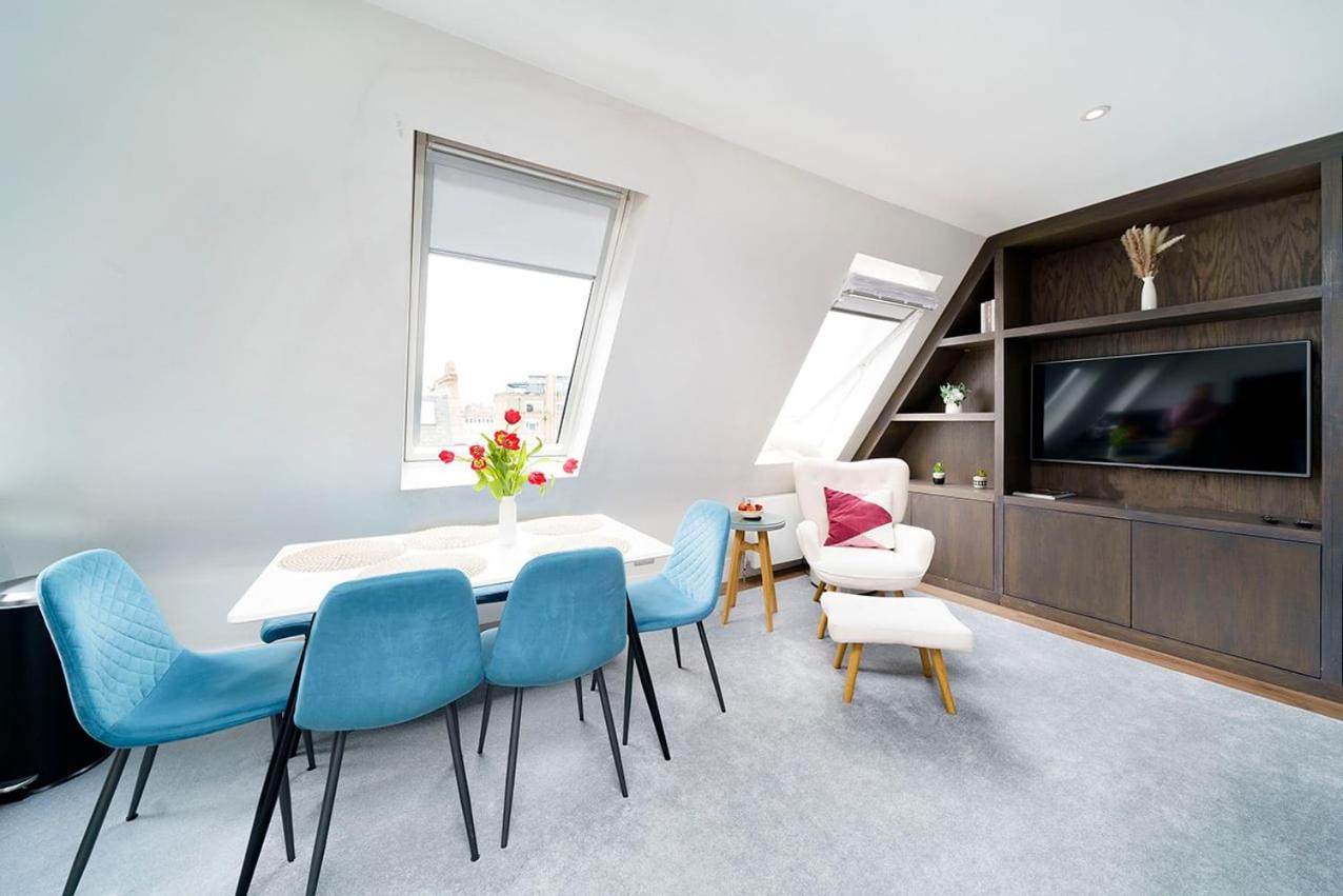 Stunning 2BR Flat in Prime London Location view 3