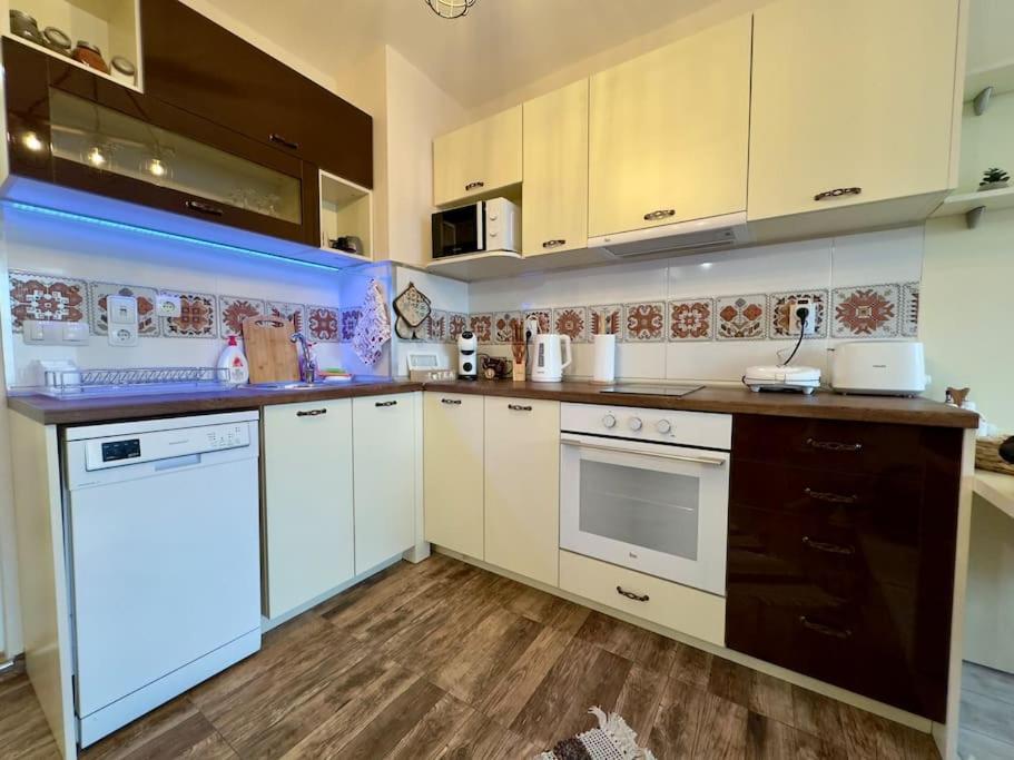Boho Apartment Plovdiv with Private Parking Space