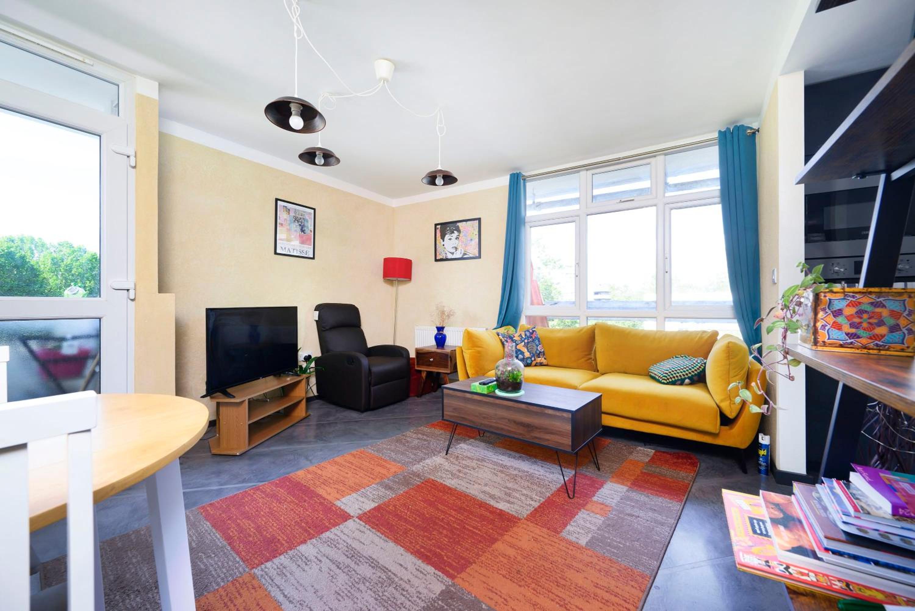1BR flat in Battersea with parking view 2