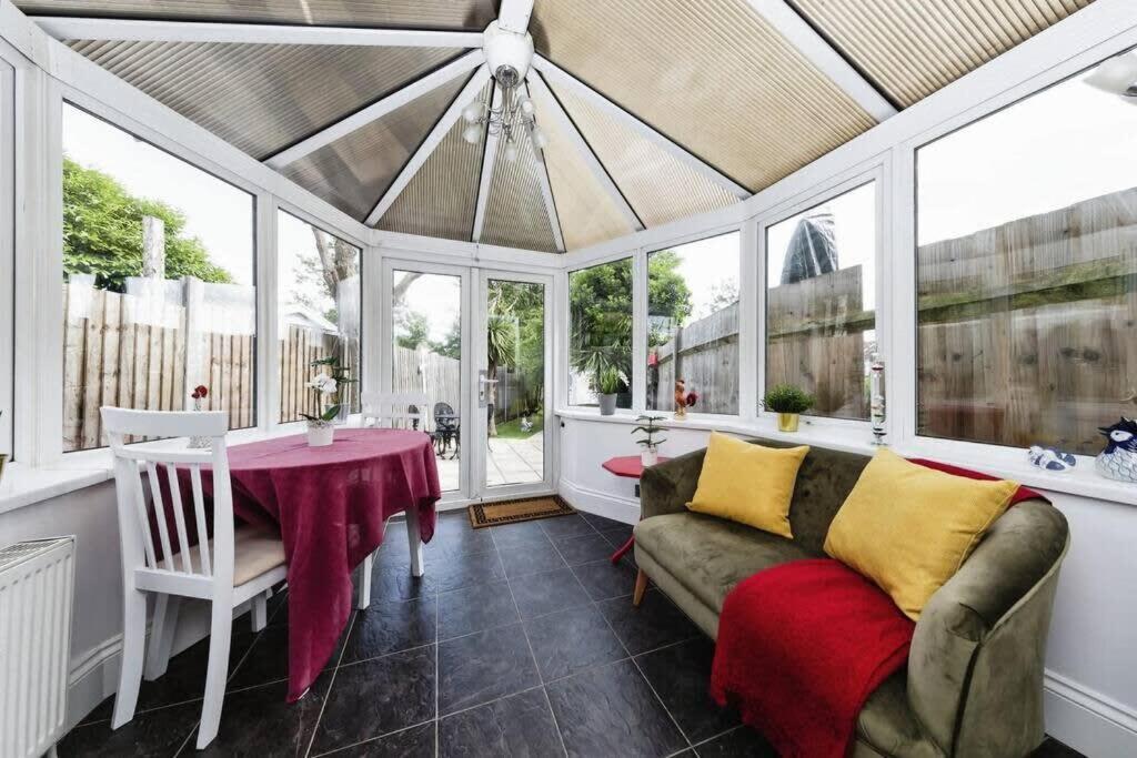 Your Chic 3BR Home Comfort and Style in London