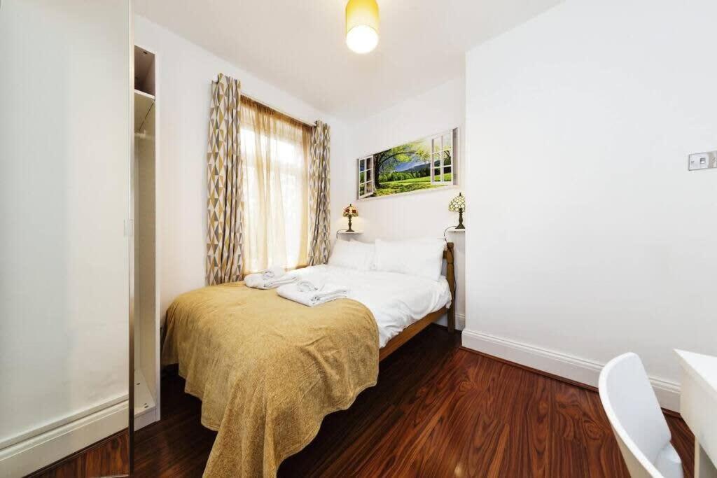 Your Chic 3BR Home Comfort and Style in London