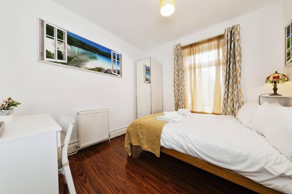 Your Chic 3BR Home Comfort and Style in London