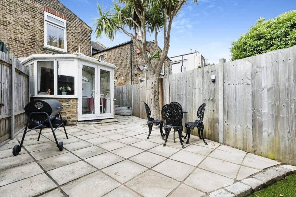 Your Chic 3BR Home Comfort and Style in London