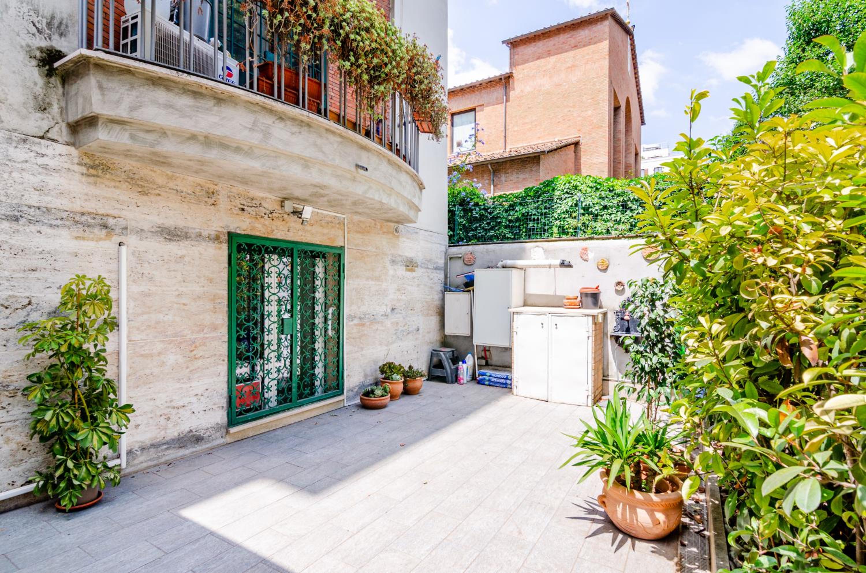Dimora Clodia-Casa intera con stanza privata e bagno in condivisione