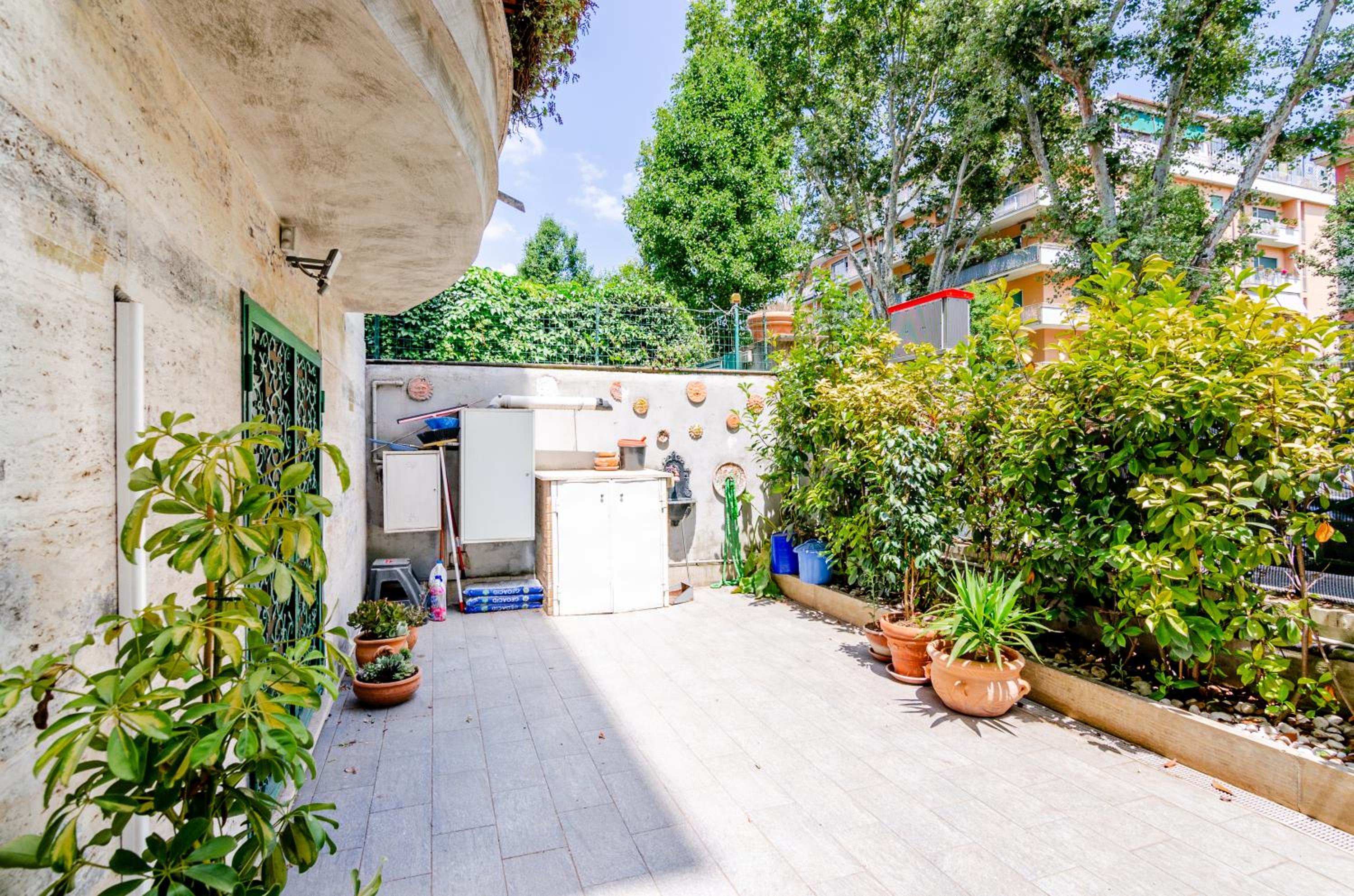 Dimora Clodia-Casa intera con stanza privata e bagno in condivisione