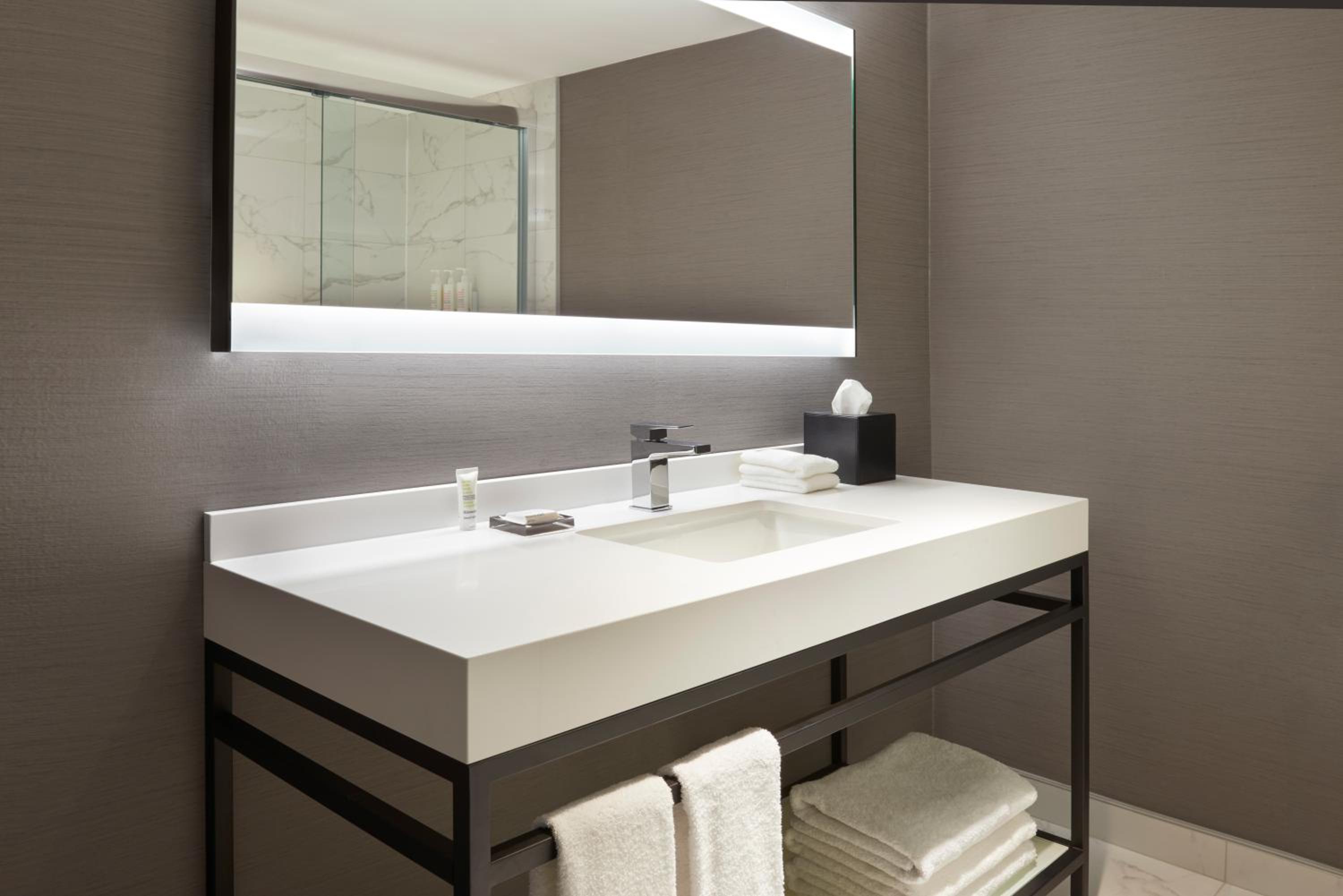 Kingston Vacations - Kingston Market Square Hotel - Property Image 4