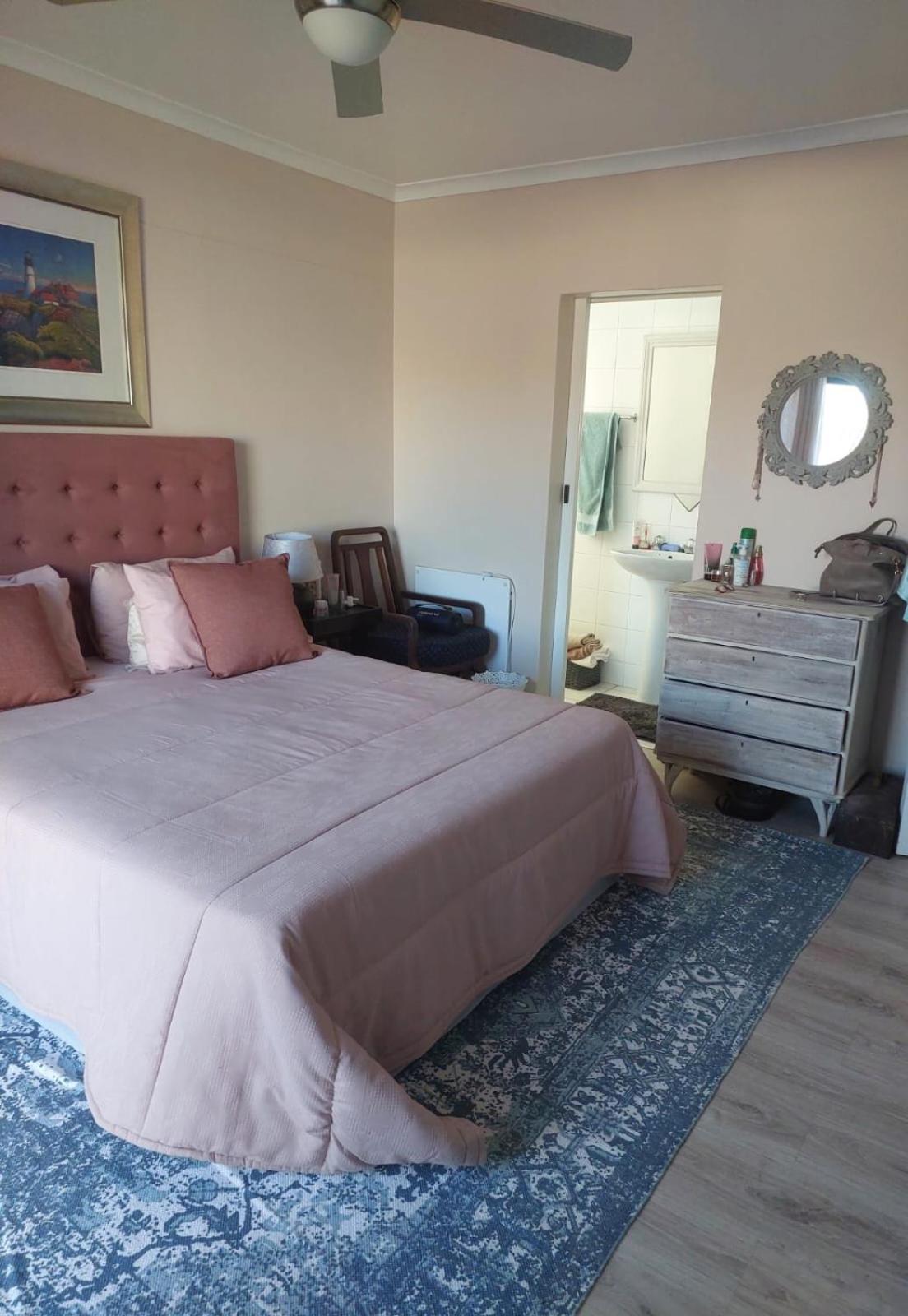 Self-Catering Apartment near beach view 5