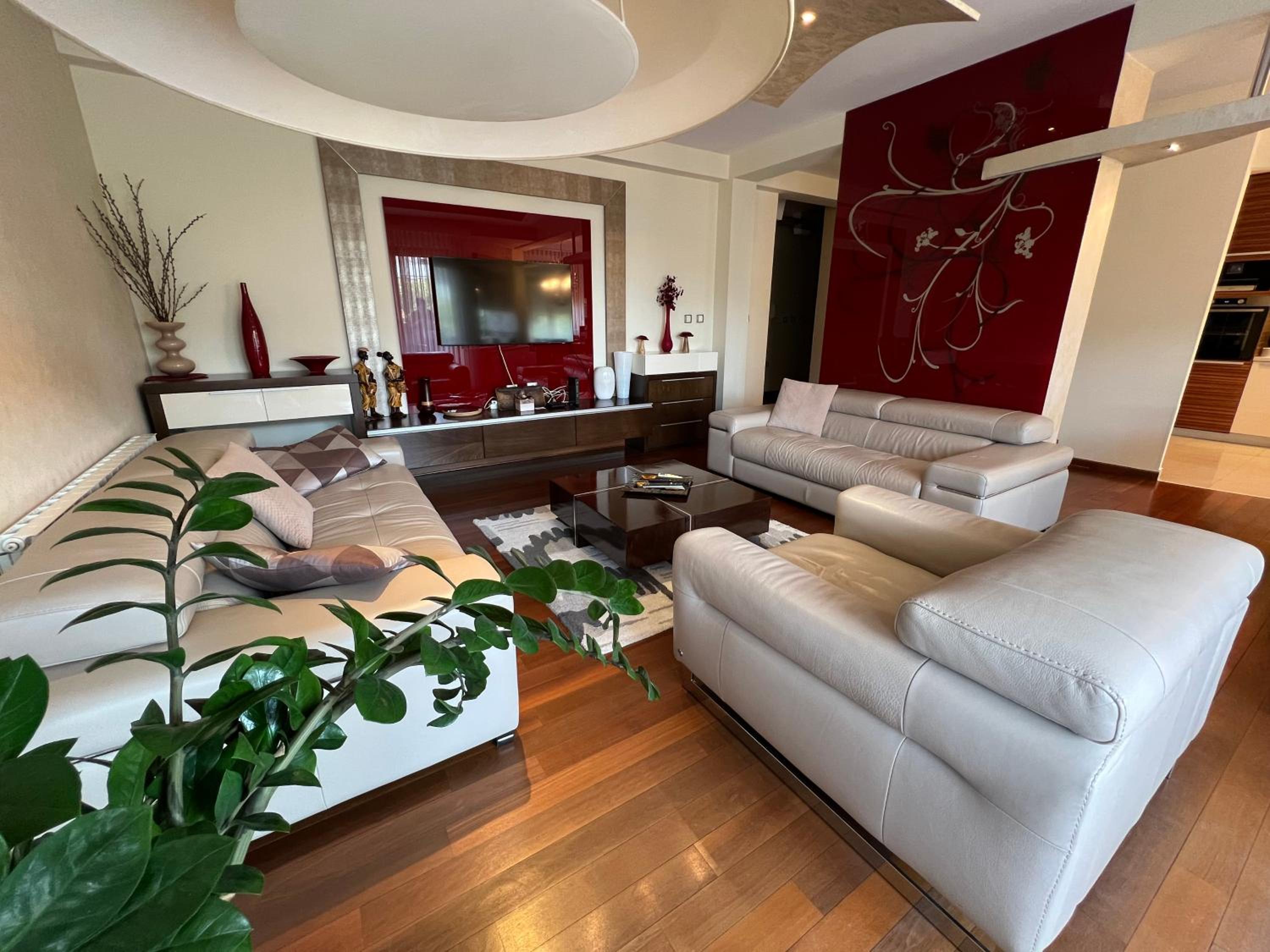 Luxurious Oasis