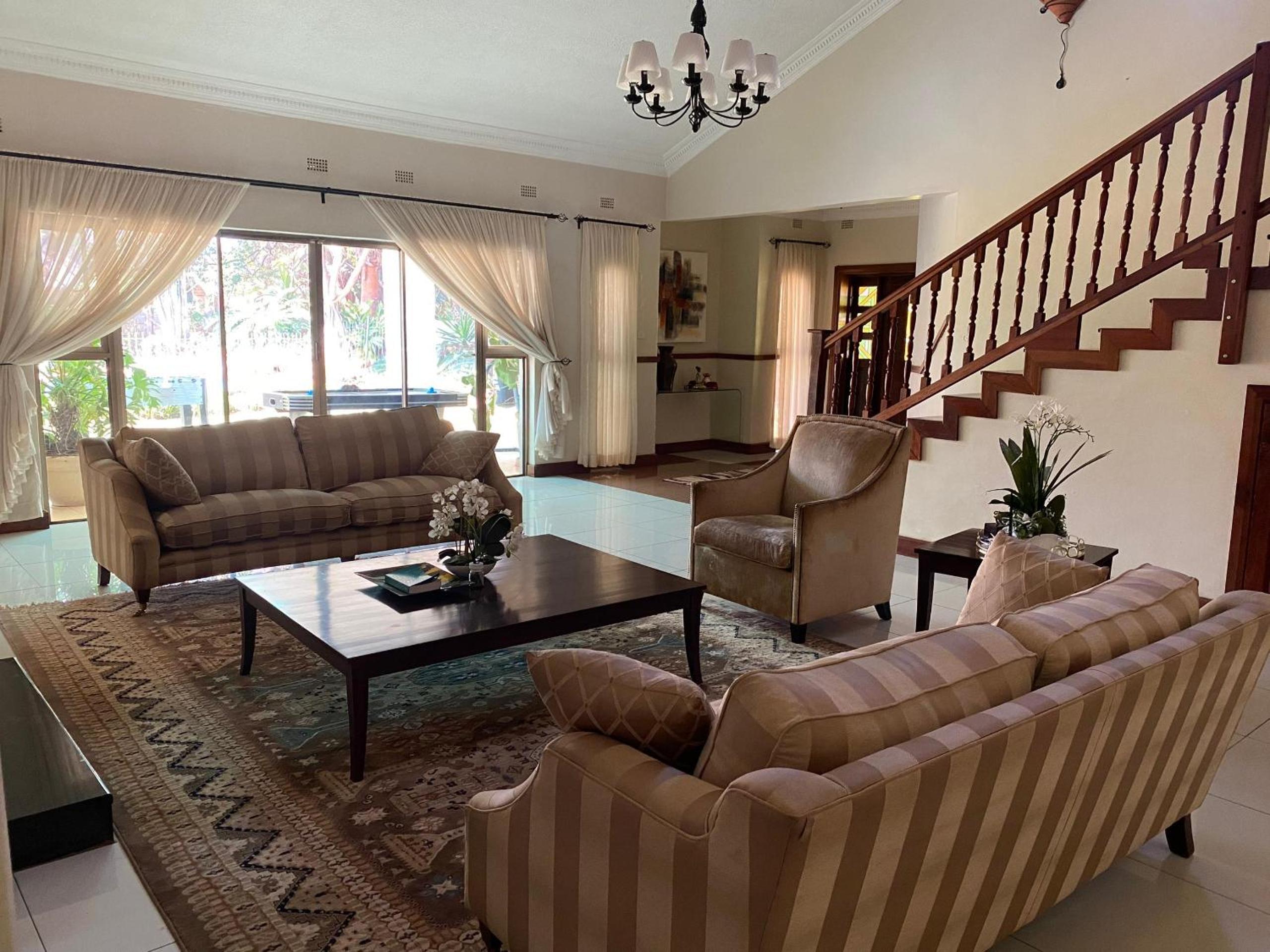 Luxurious 4 bed with pool in Helensvale - 2255
