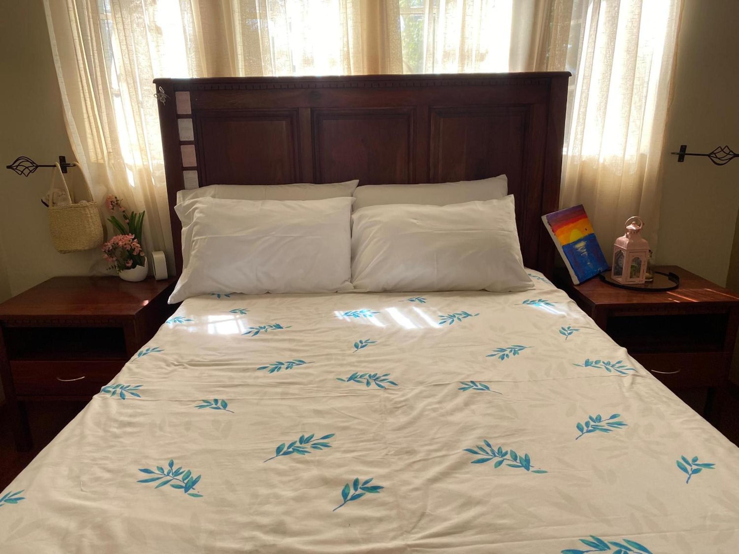 Luxurious 4 bed with pool in Helensvale - 2255