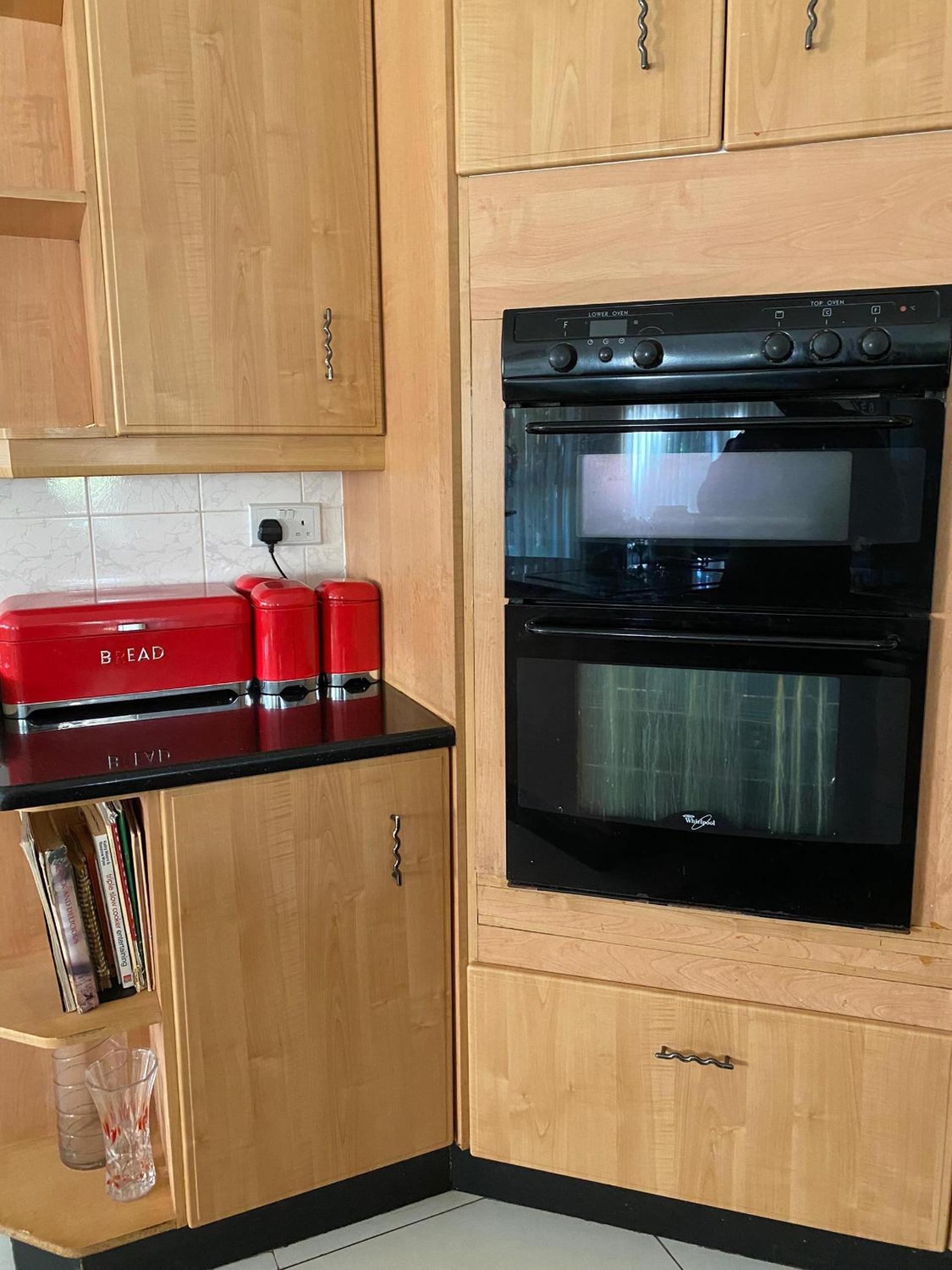 Luxurious 4 bed with pool in Helensvale - 2255