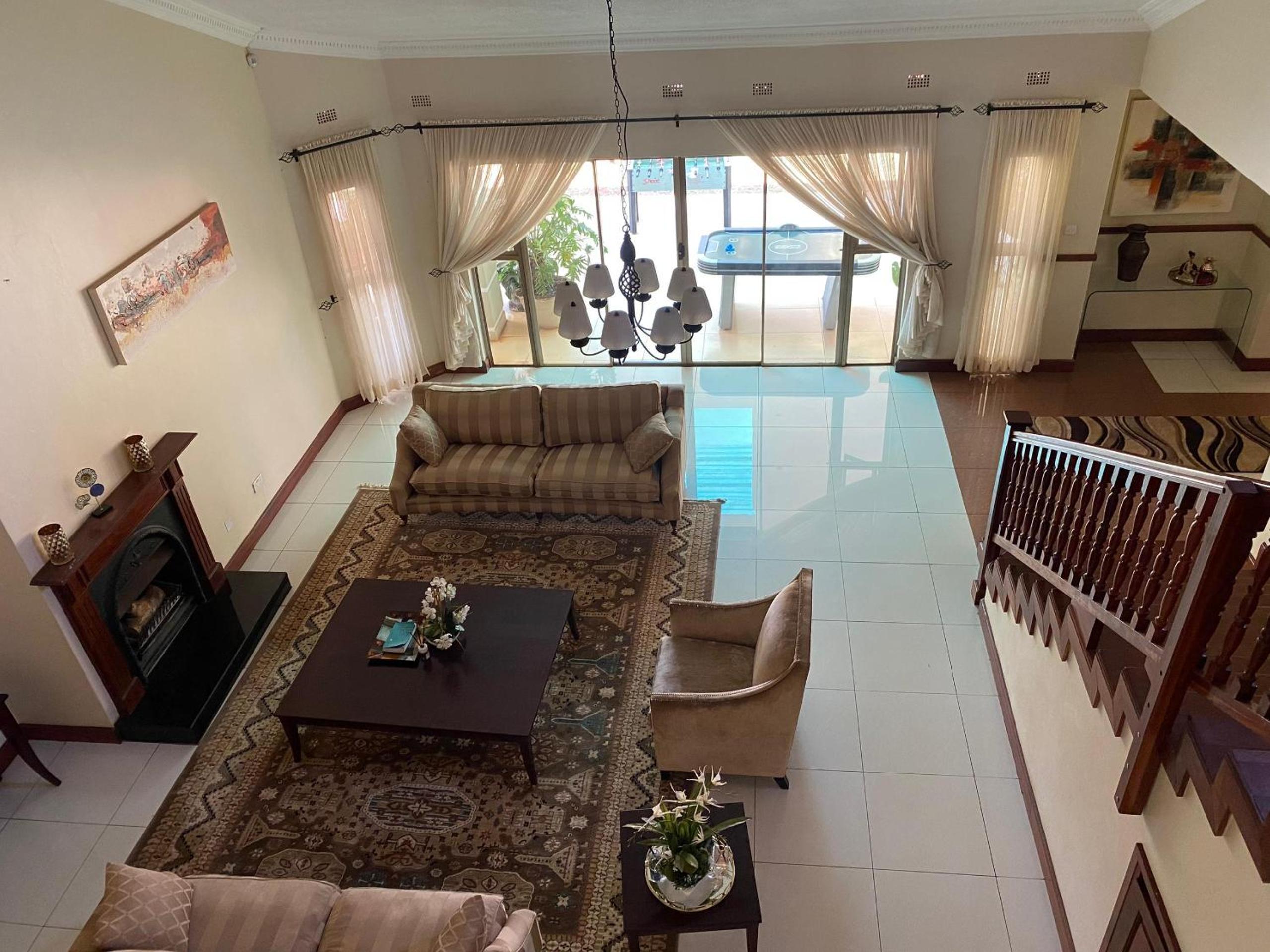 Luxurious 4 bed with pool in Helensvale - 2255