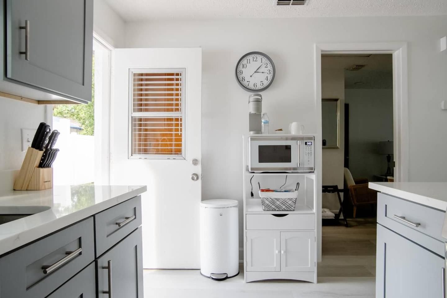 Walk Everywhere! 1-Bedroom Gem in Downtown Hub