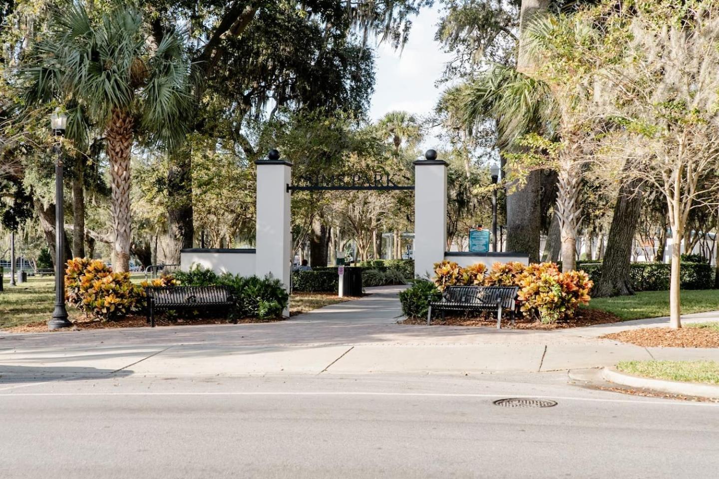 Charming 1-Bedroom Oasis in the Heart of Downtown view 3