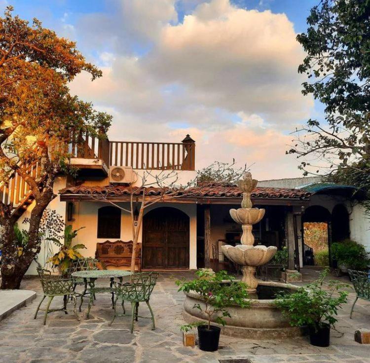 Old Bells Hostel Santa Ana
