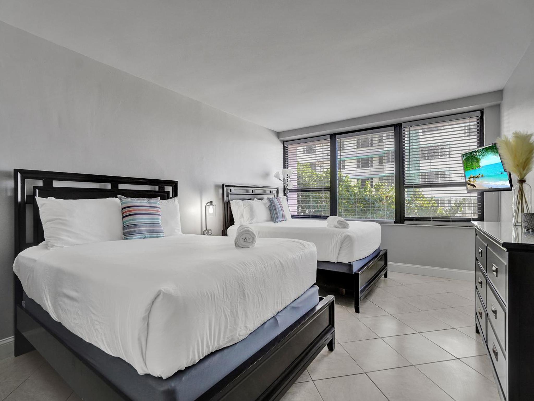 Cozy Beachfront 2 BDR Miami Beach Condo 406 view 5