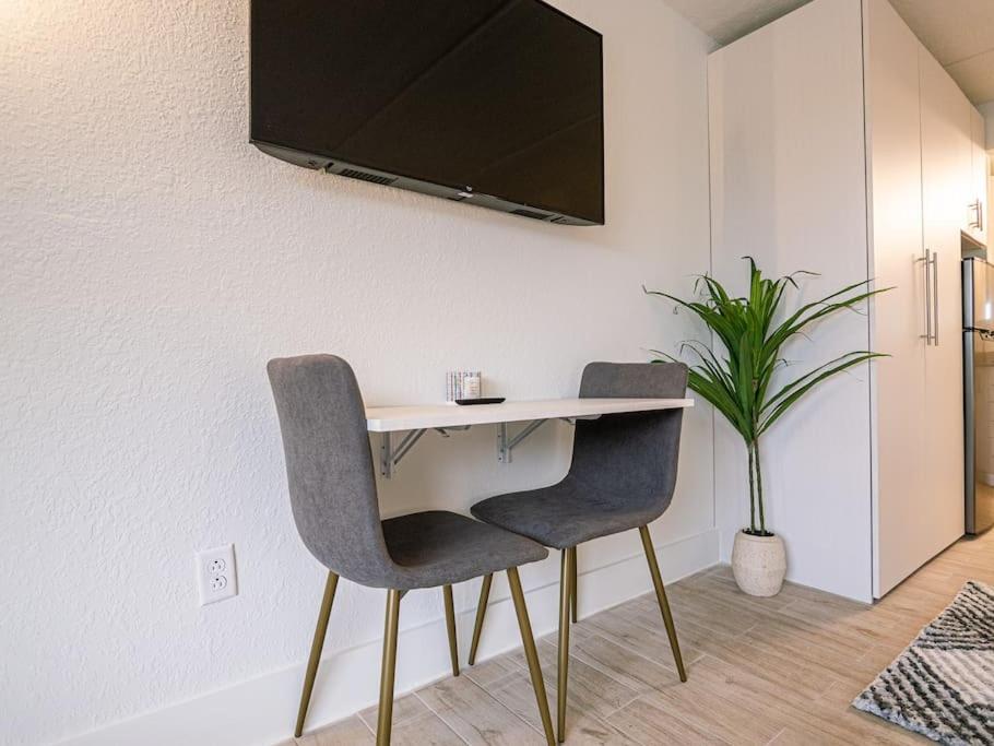 Orlando 1BR Condo with lake view & minutes to Disney view 3