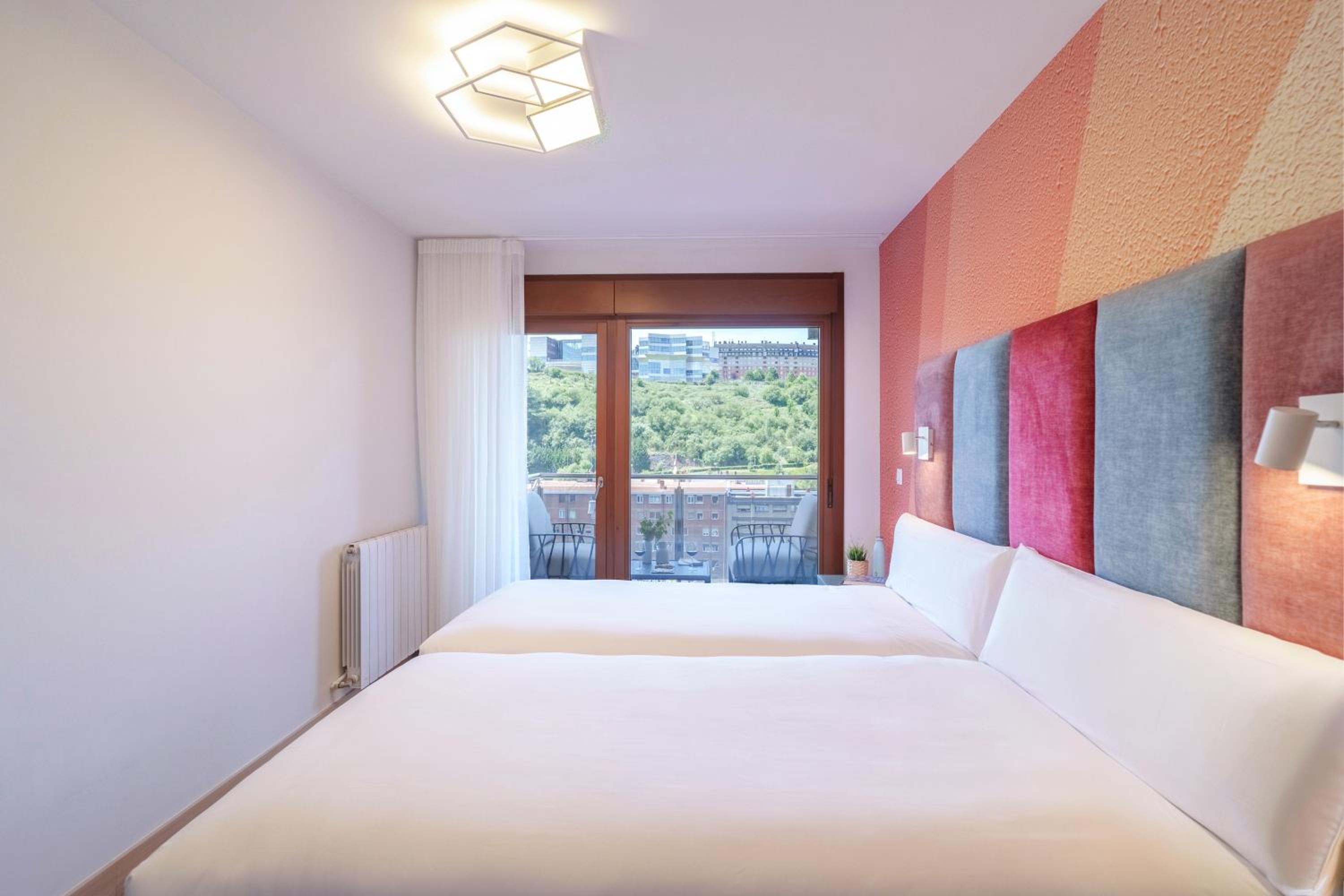 Spirit Apartamentos Atxuri en Bilbao — hotel room