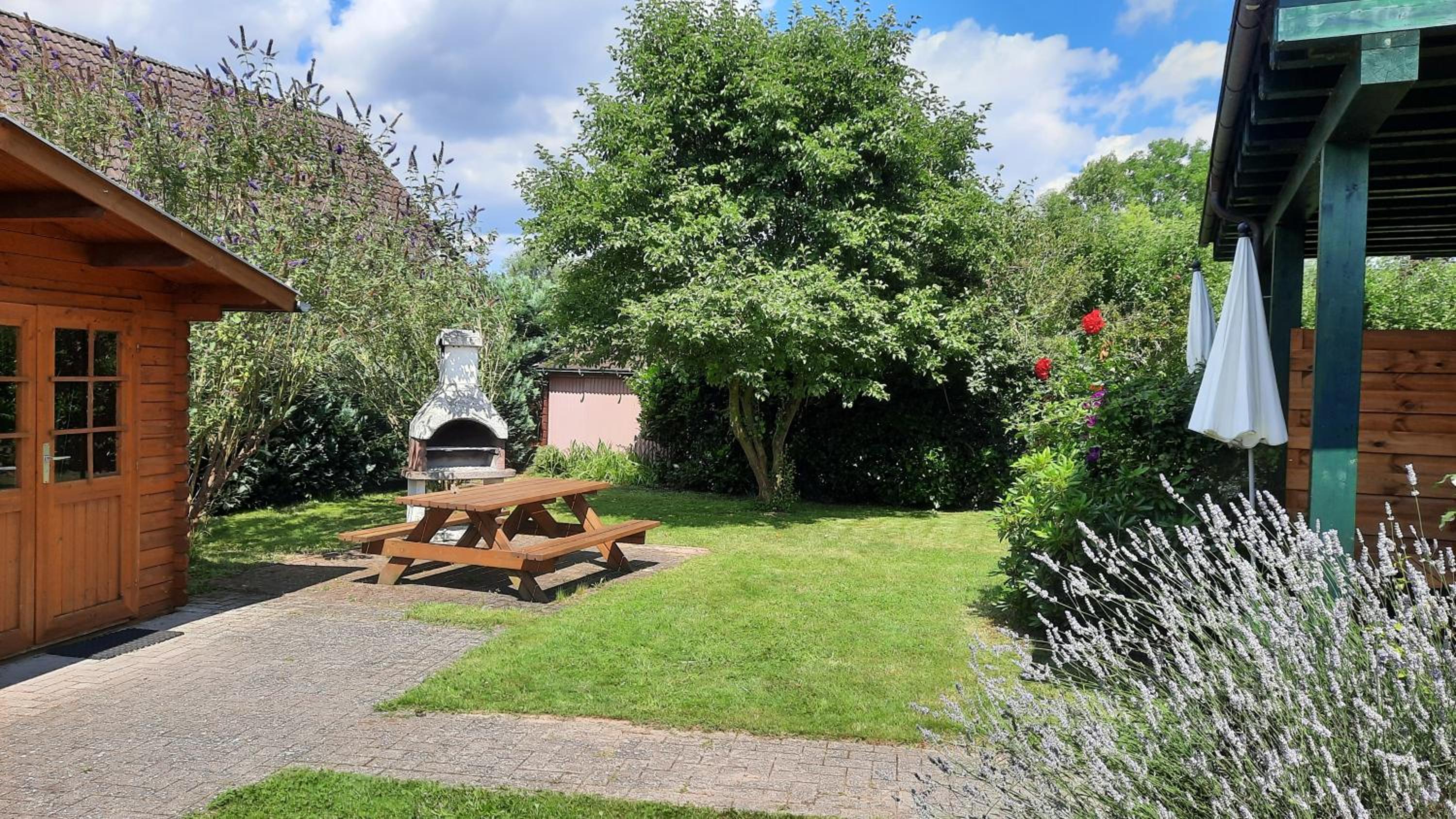 Ferienhaus Sasse Ferienwohnungen mit Garten & Grill
