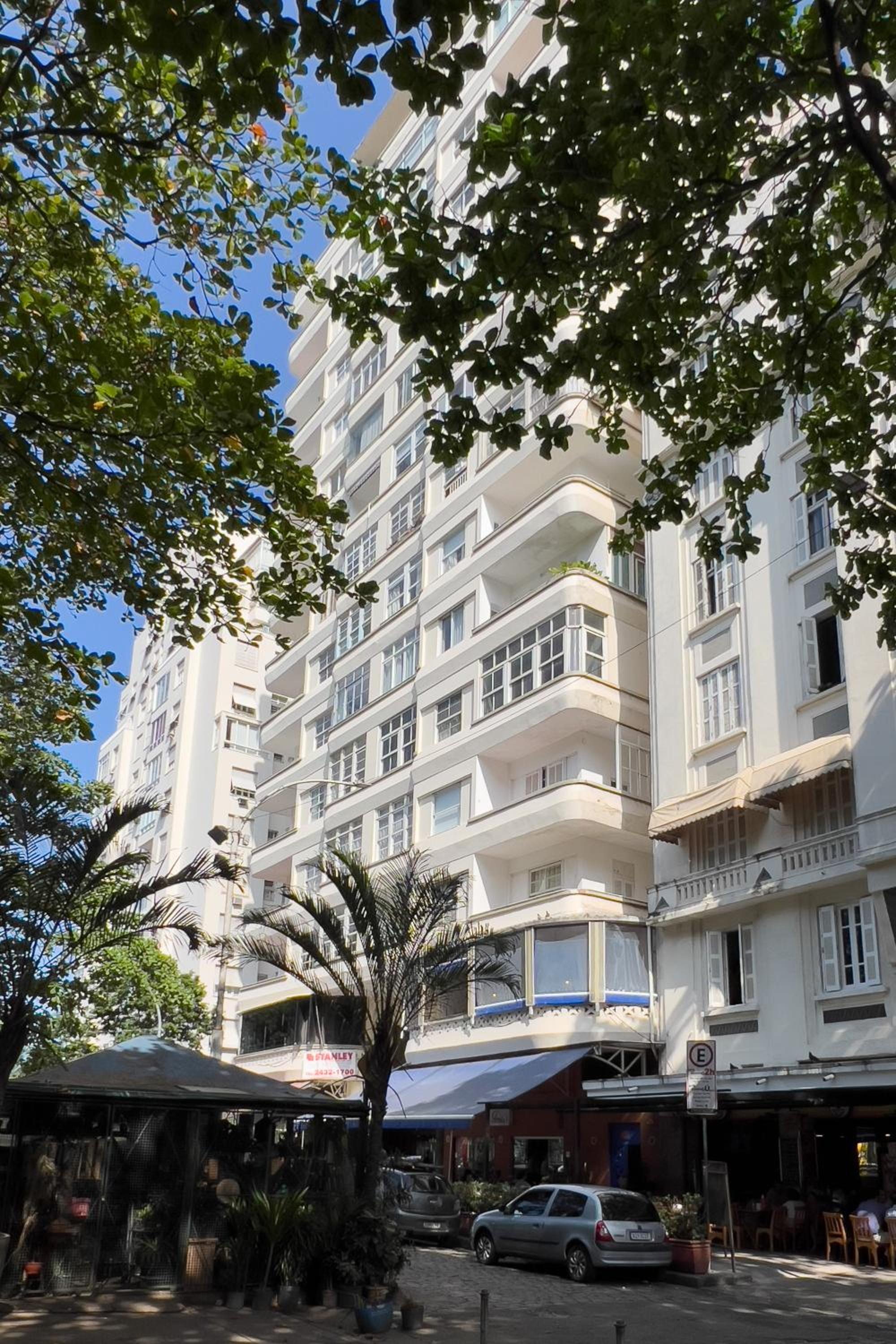 Ape na Praça Copacabana