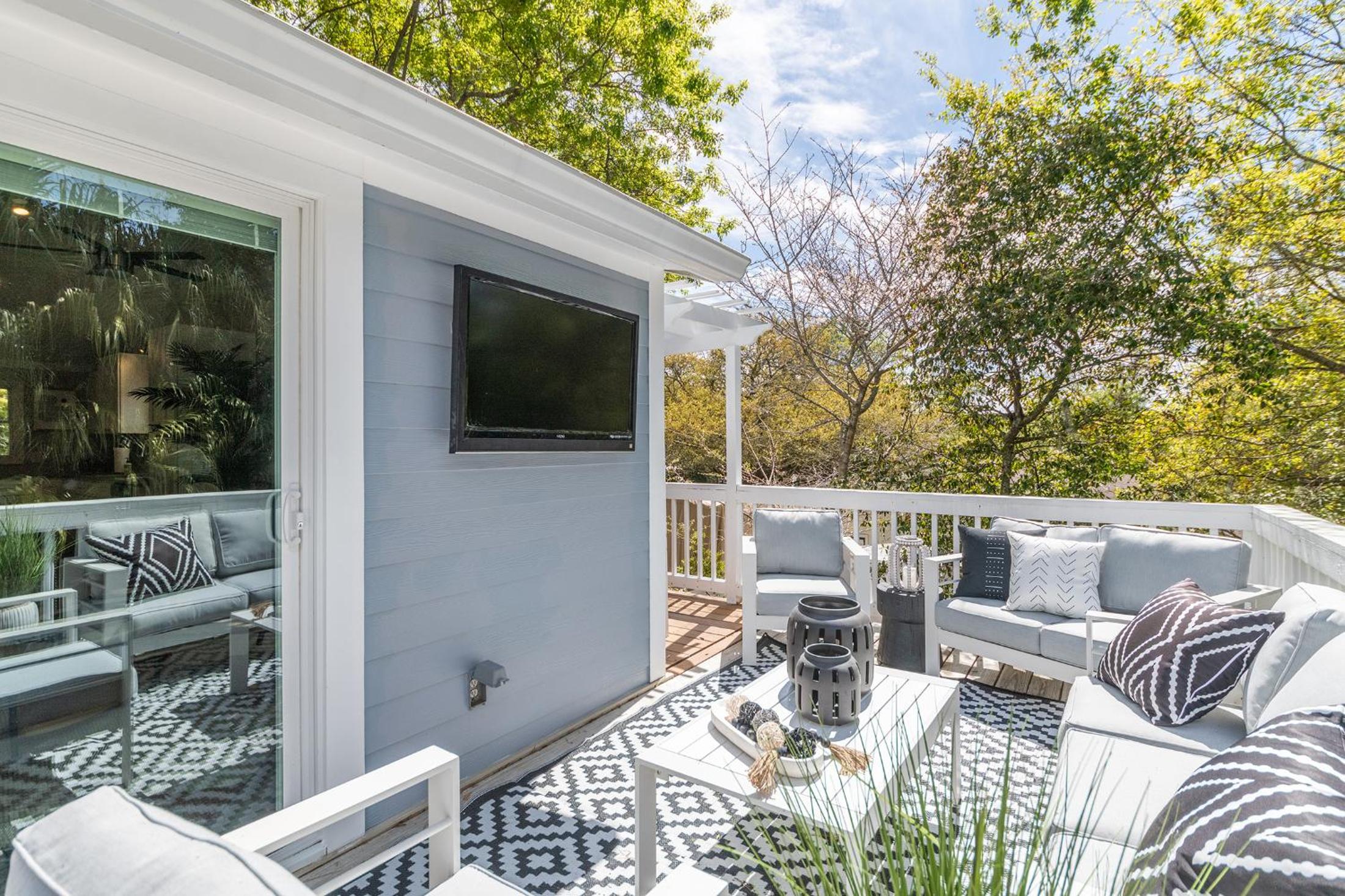 15% off 7 Night Stays Aug- Oct Stunning Renovations, Pool, Astroturf , 1 Block to Beach