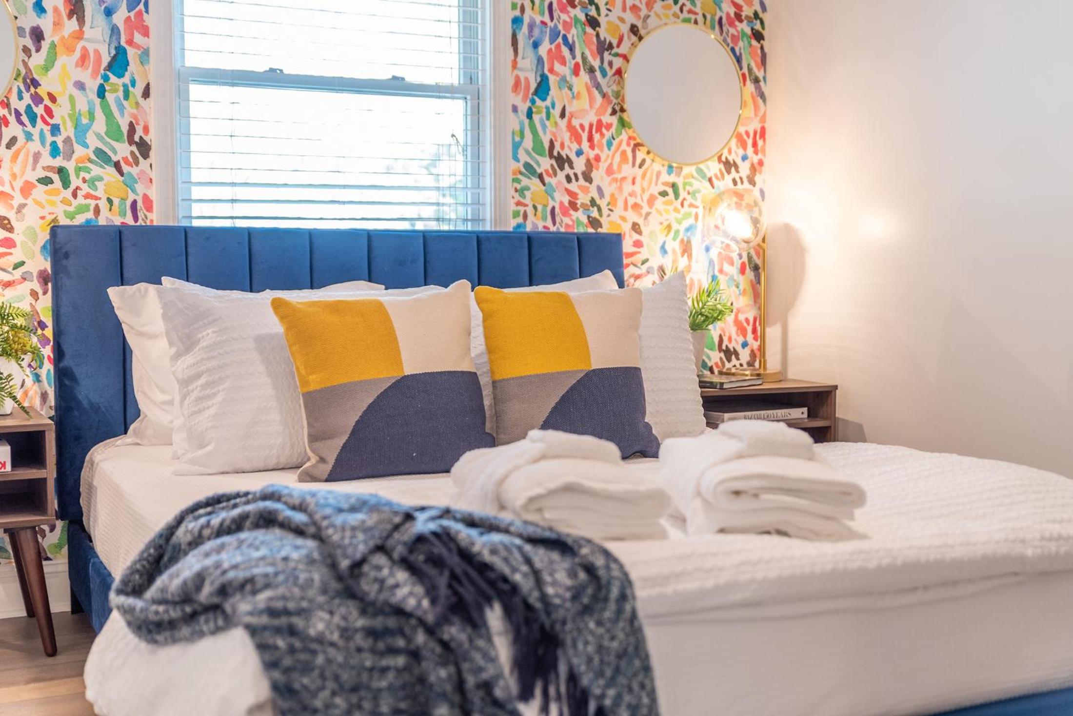 15% off 7 Night Stays Aug- Oct Stunning Renovations, Pool, Astroturf , 1 Block to Beach