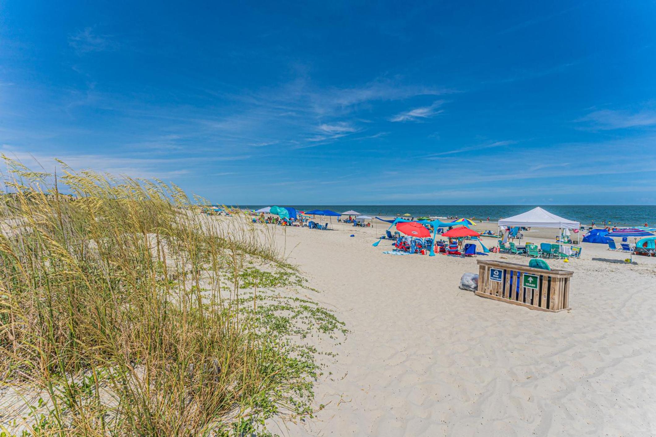 15% off 7 Night Stays Aug- Oct Stunning Renovations, Pool, Astroturf , 1 Block to Beach