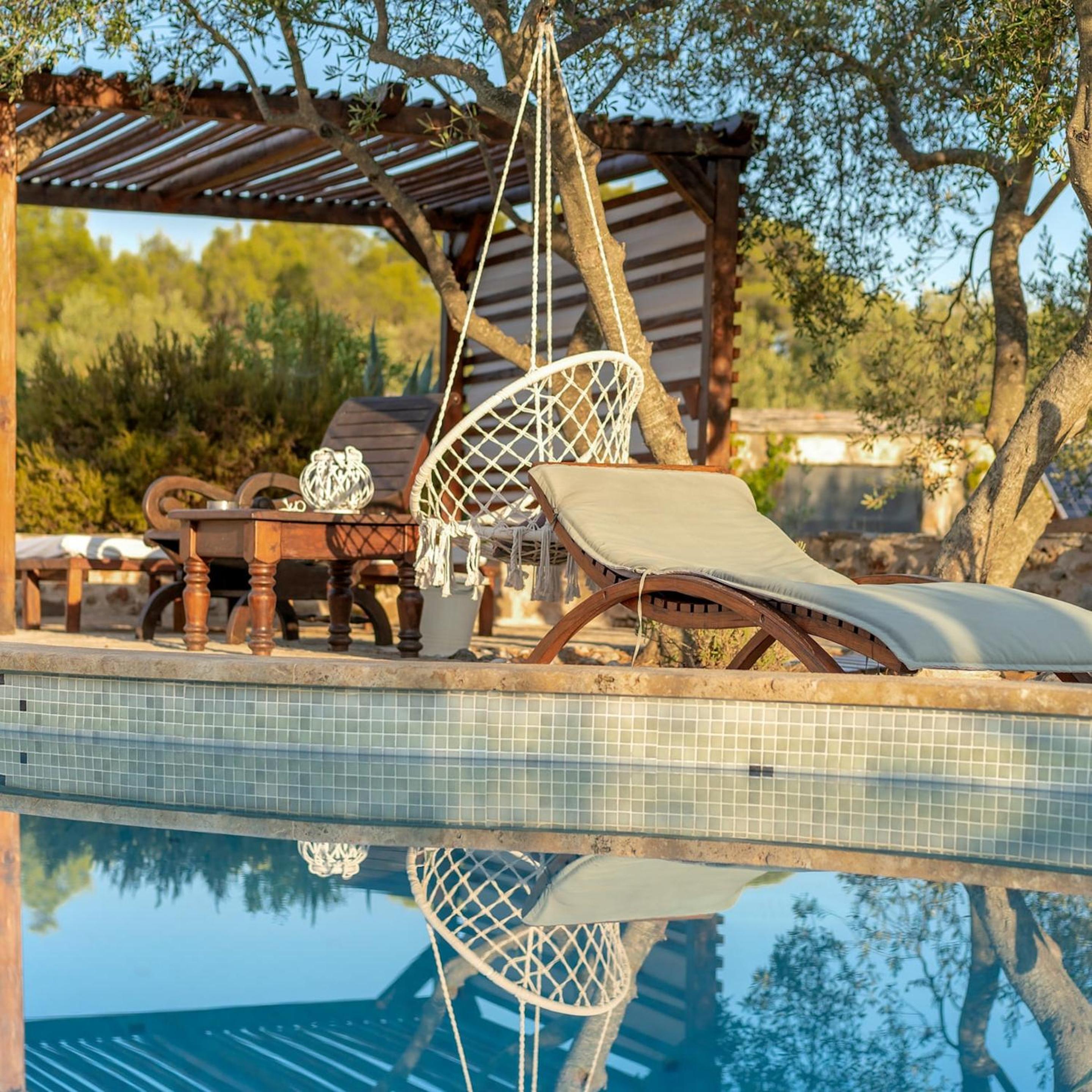 Spacious House with Private Pool in Stari Grad view 5