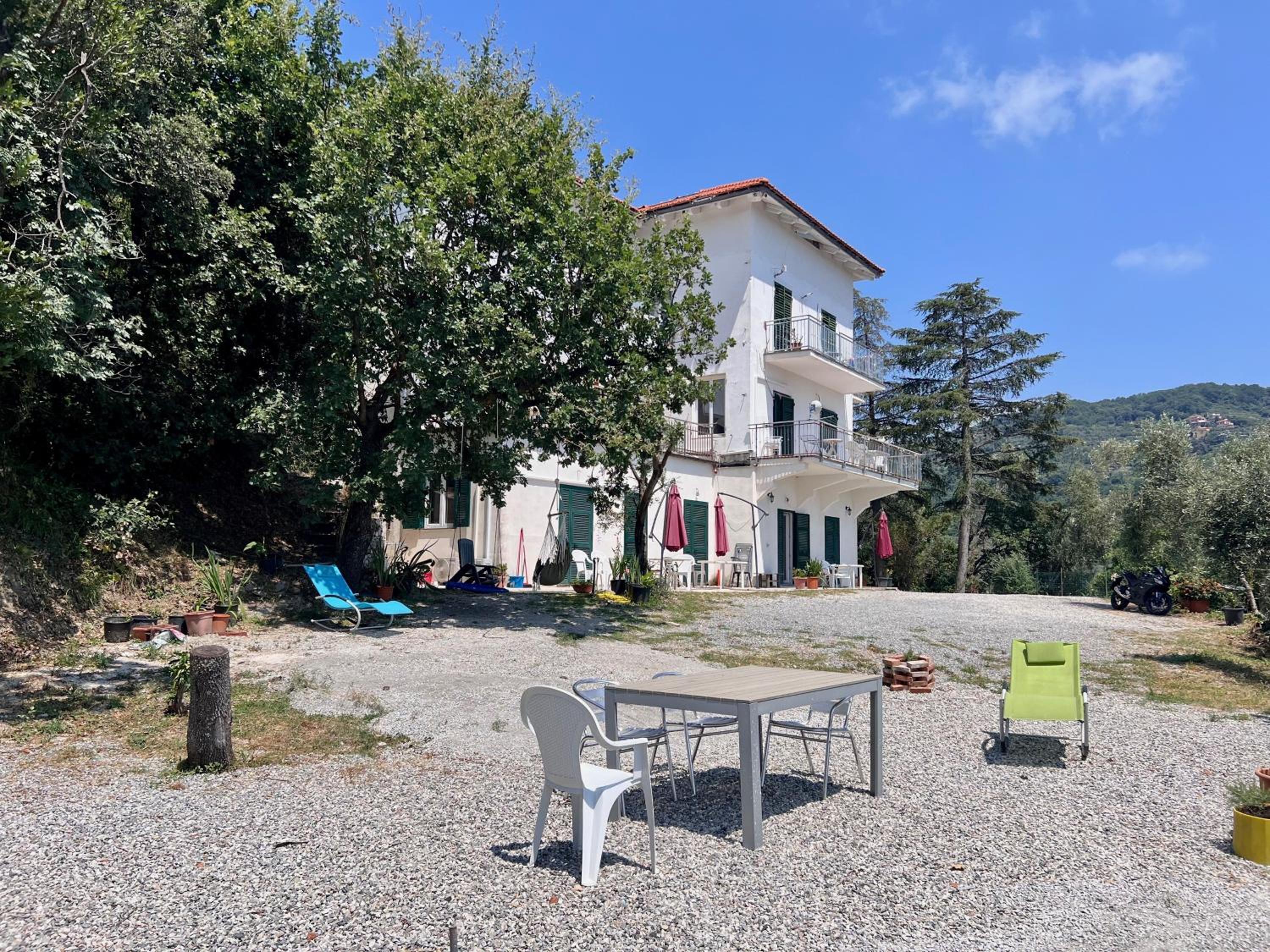 Villa tranquilla immersa nel verde a 2 Km dal mare