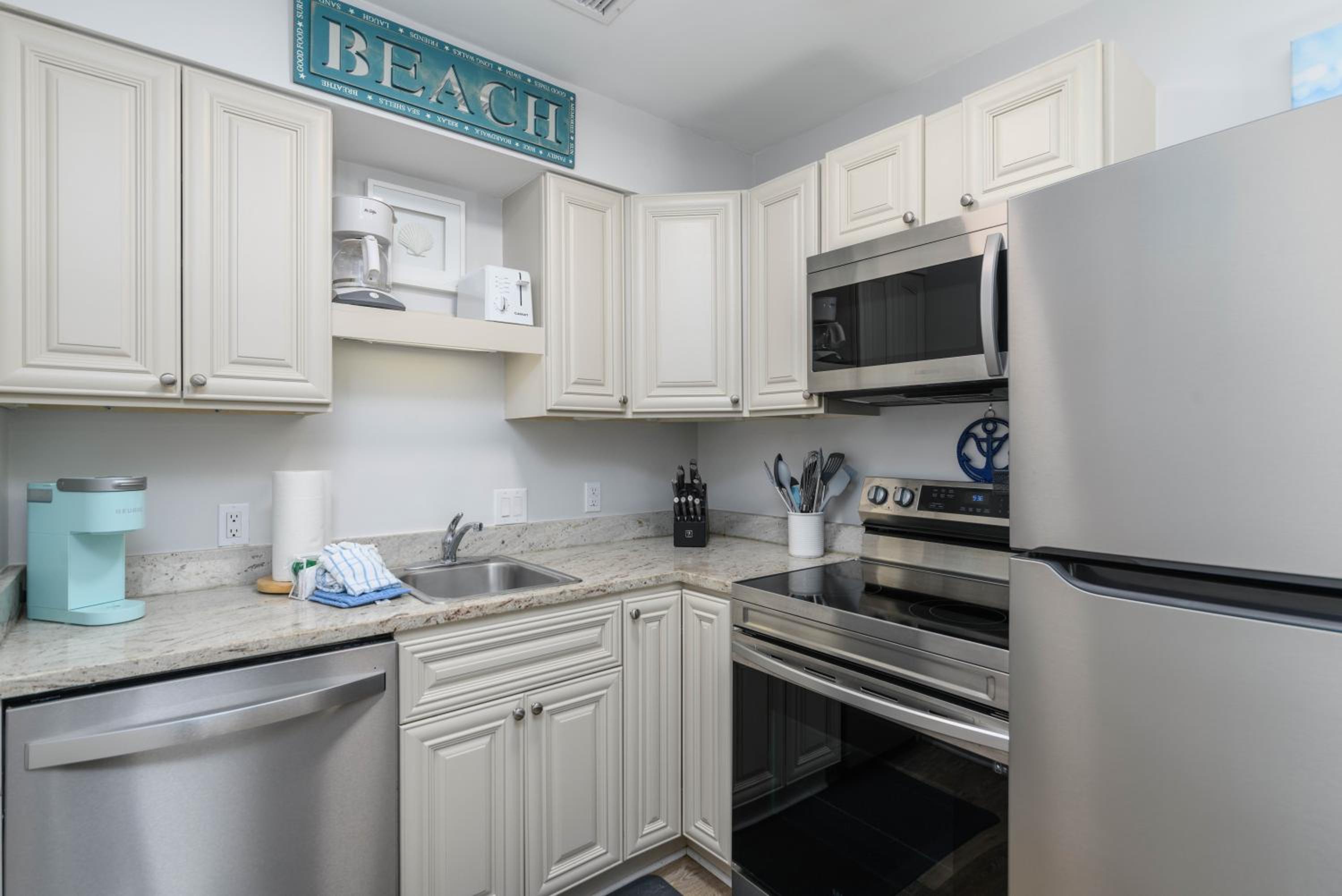 Ocean Tides Incredible Oceanfront Views, Heated Pools, Elevator, Walk to Everything