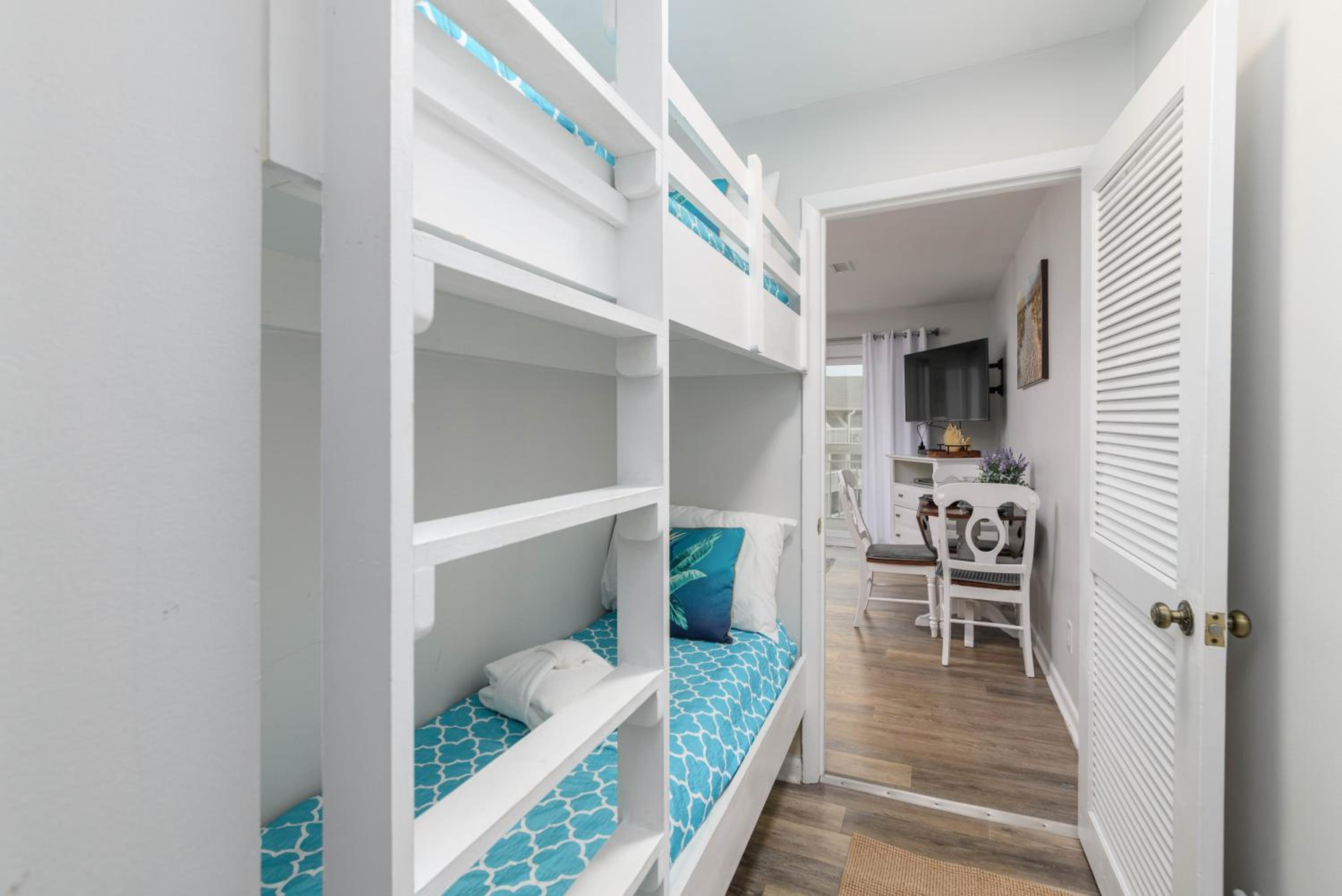 Ocean Tides Incredible Oceanfront Views, Heated Pools, Elevator, Walk to Everything