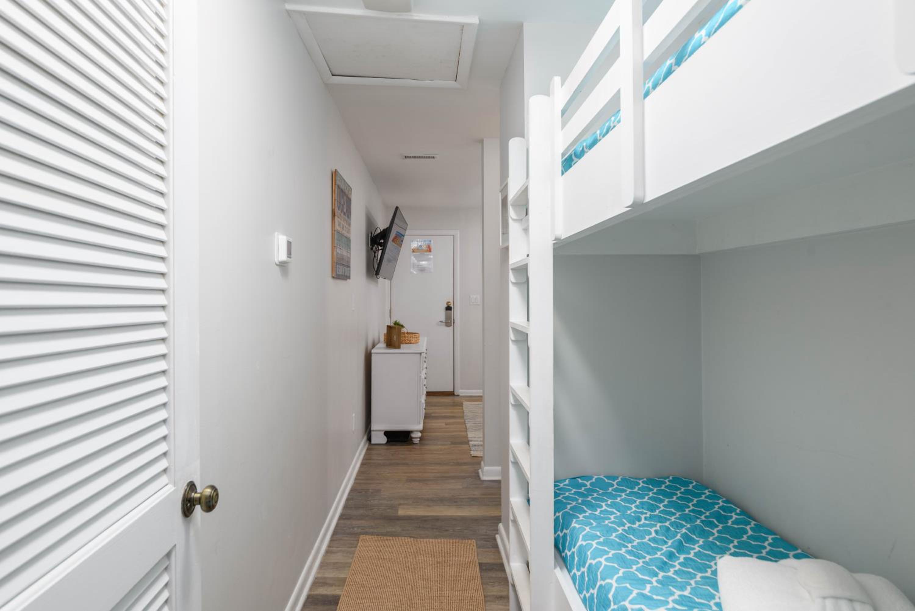 Ocean Tides Incredible Oceanfront Views, Heated Pools, Elevator, Walk to Everything