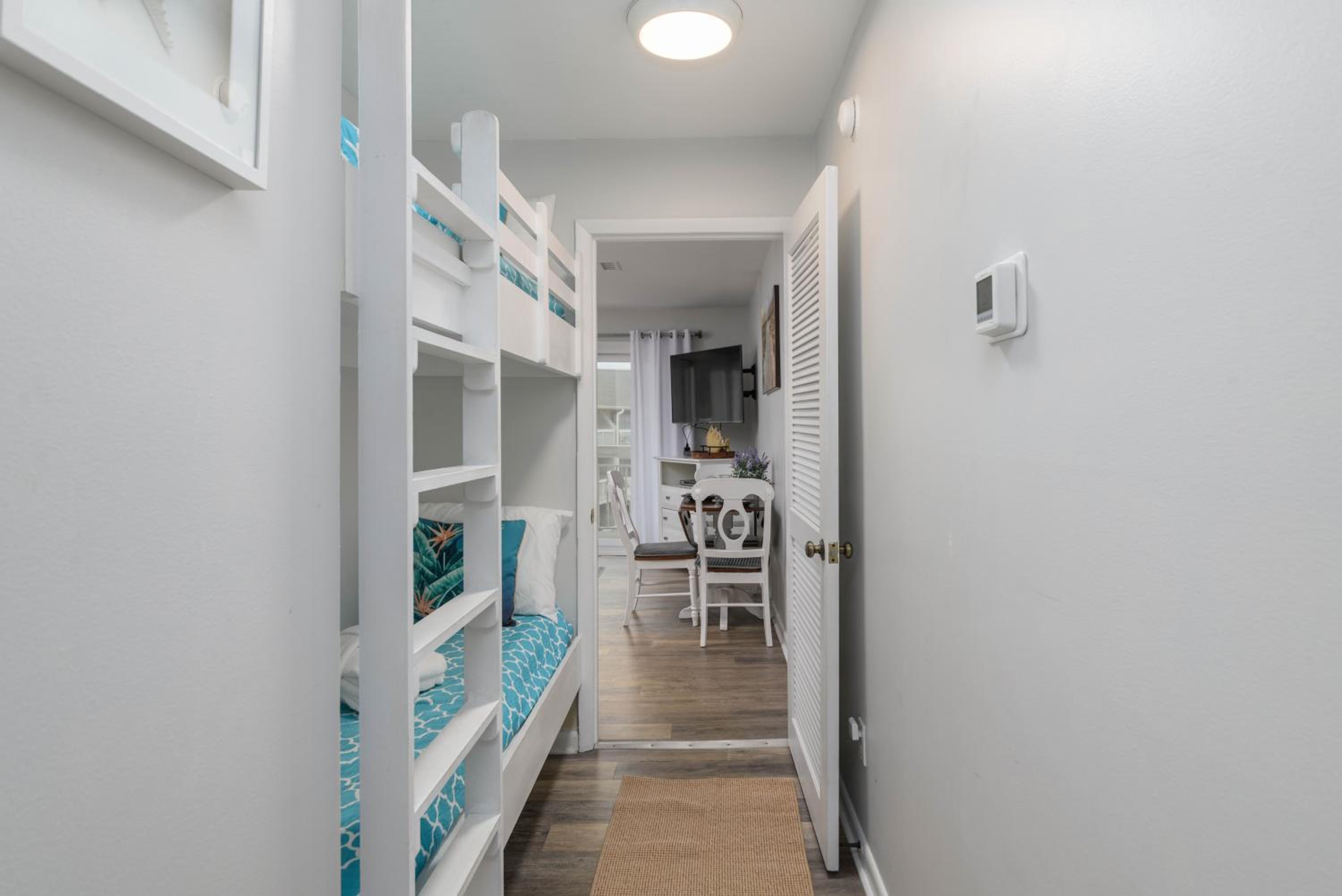 Ocean Tides Incredible Oceanfront Views, Heated Pools, Elevator, Walk to Everything
