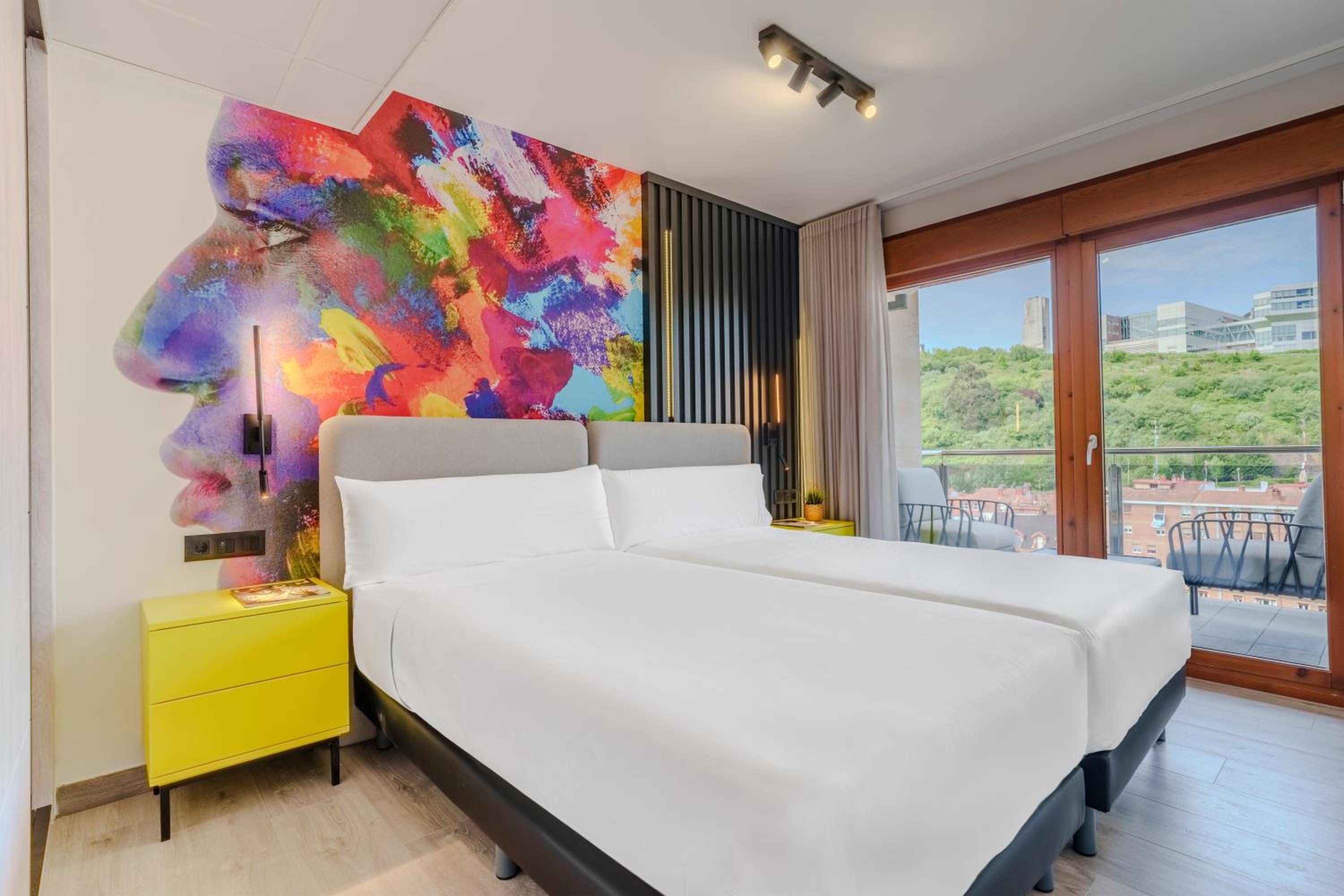 Spirit Apartamentos Atxuri en Bilbao — hotel room