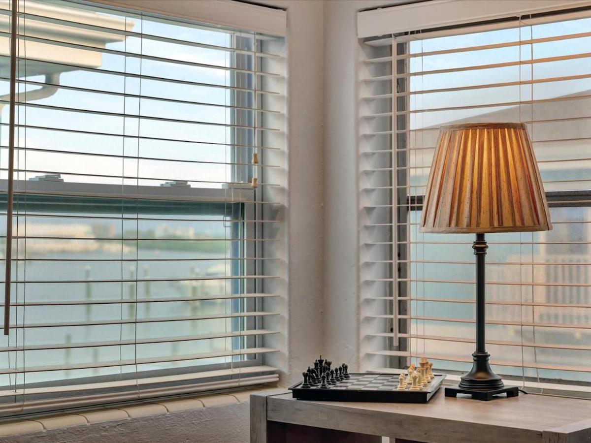 Quiet Corner Suite Heated Pool & 2 mins 2 beach