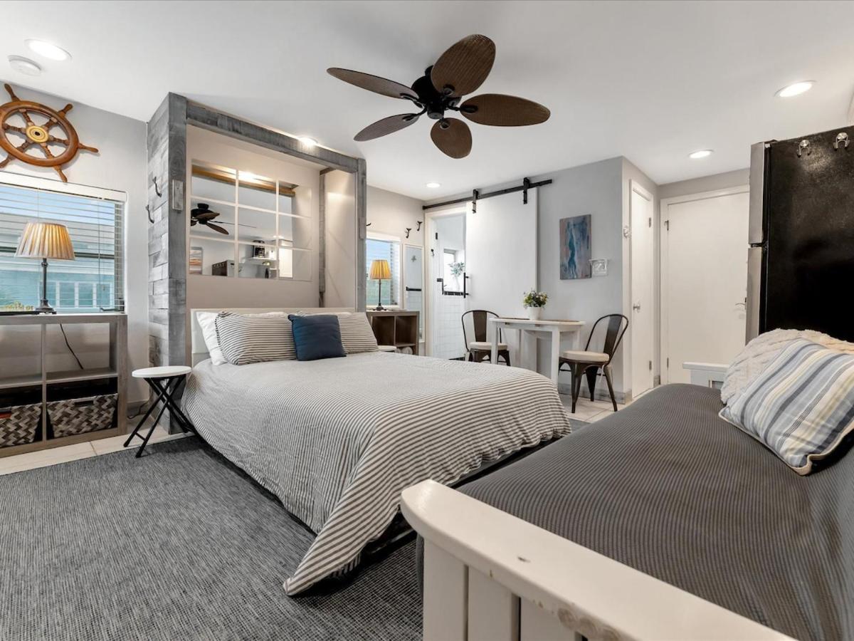 Quiet Corner Suite Heated Pool & 2 mins 2 beach