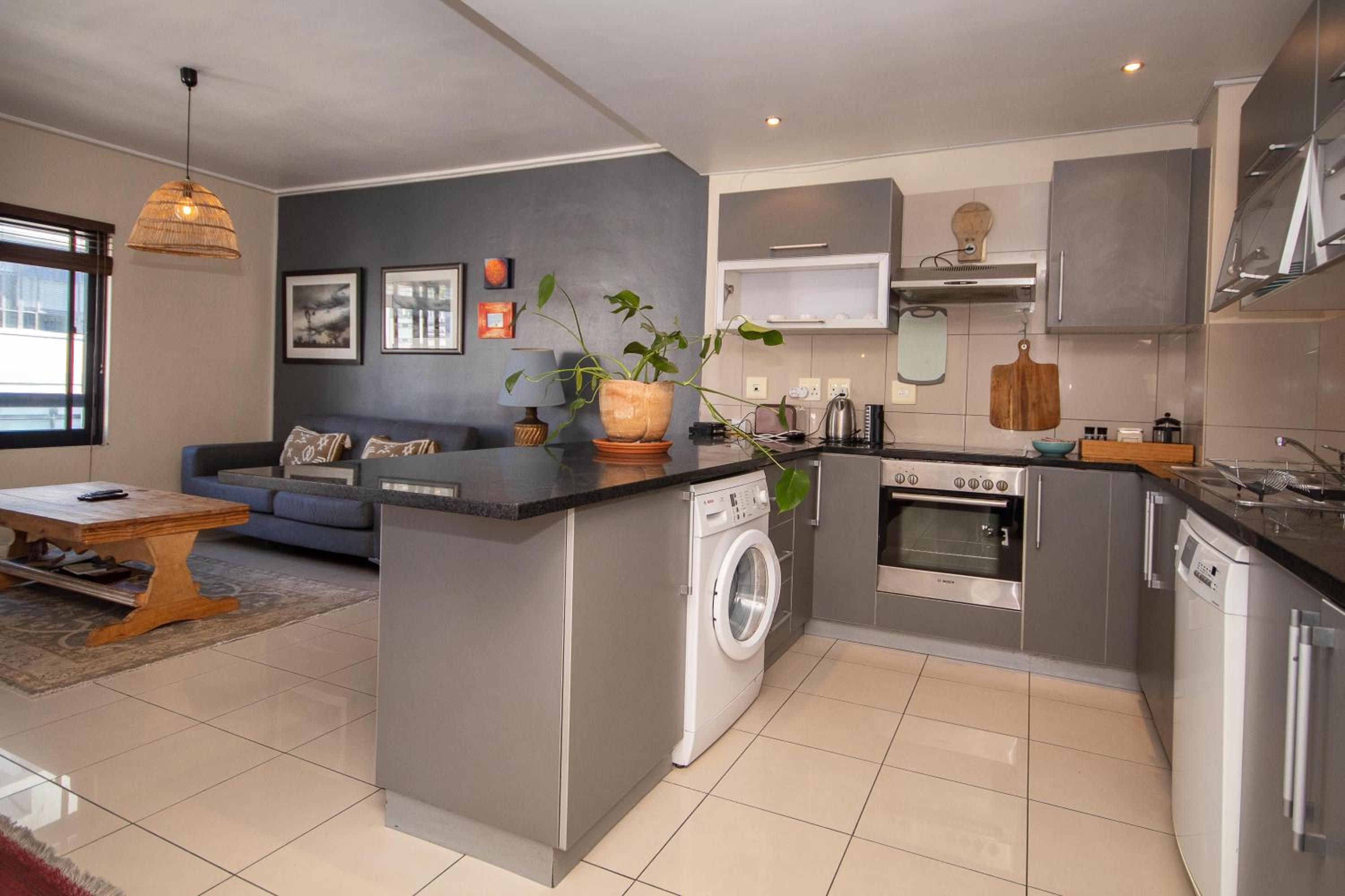 City Bowl stylish home, all in walking distance Flatrock view 3