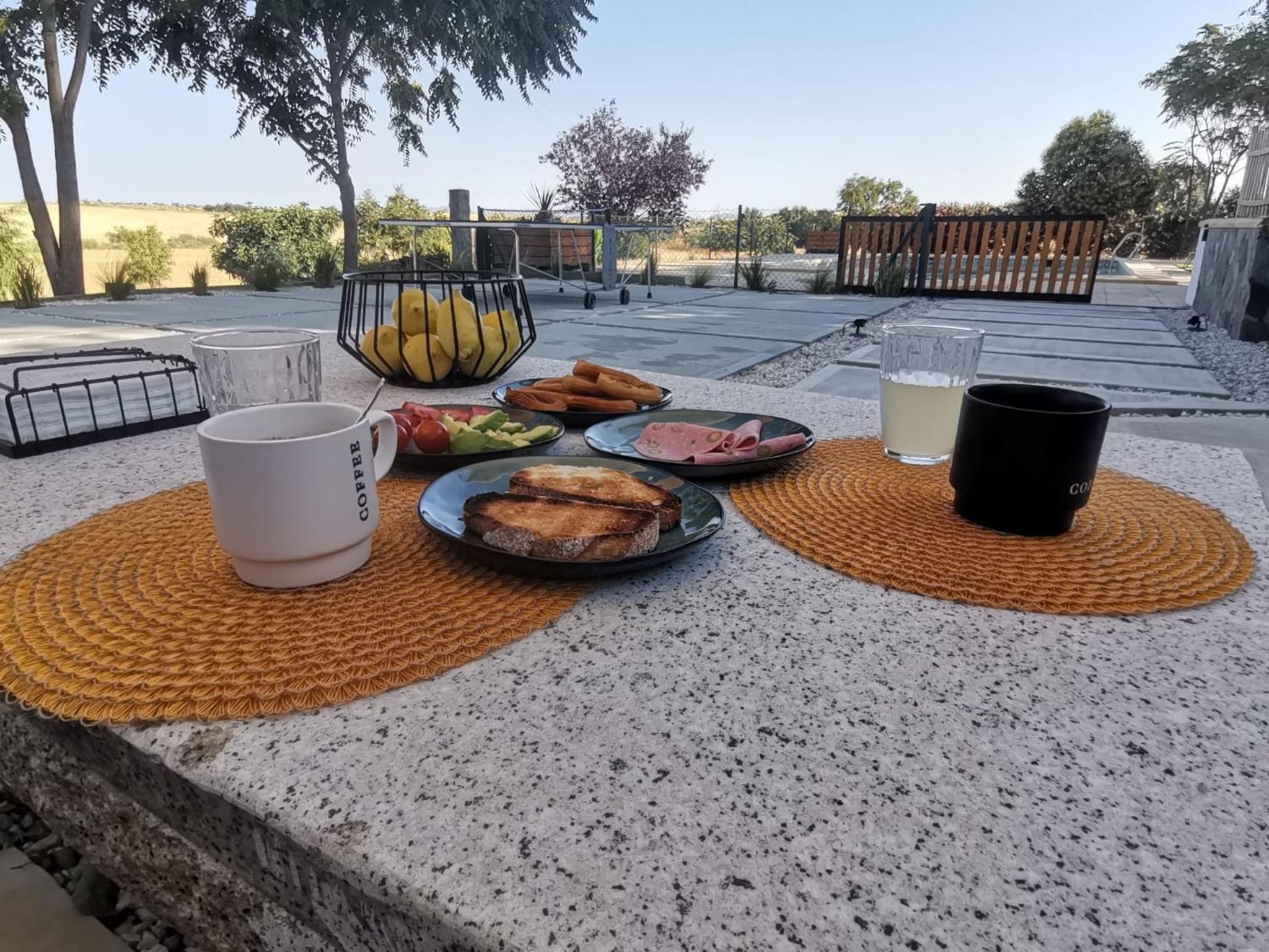 THE FERNANDEZs HOUSE