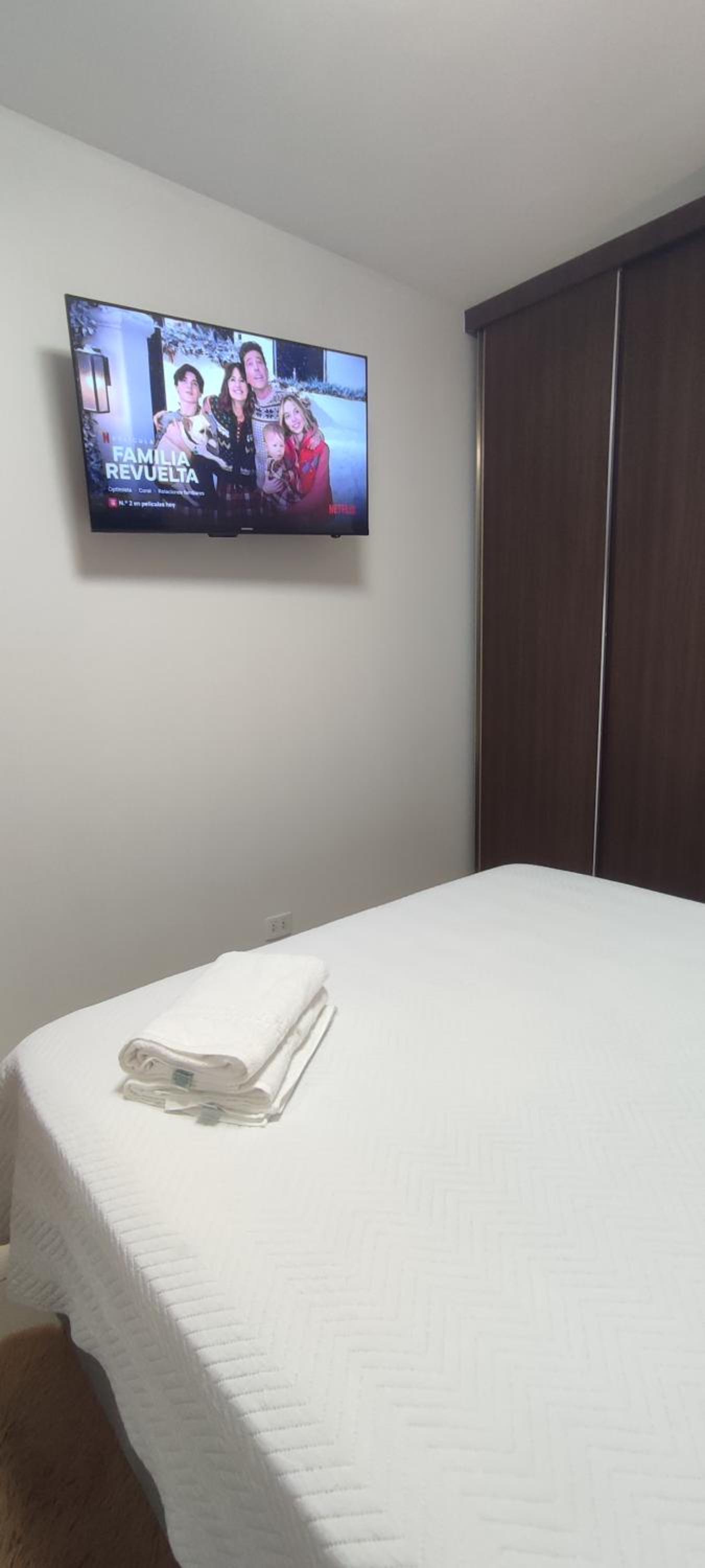 Nuevo Apartamento de 1 dormitorio, cerca de Equipetrol amoblado con Internet y Parqueo bajo techo